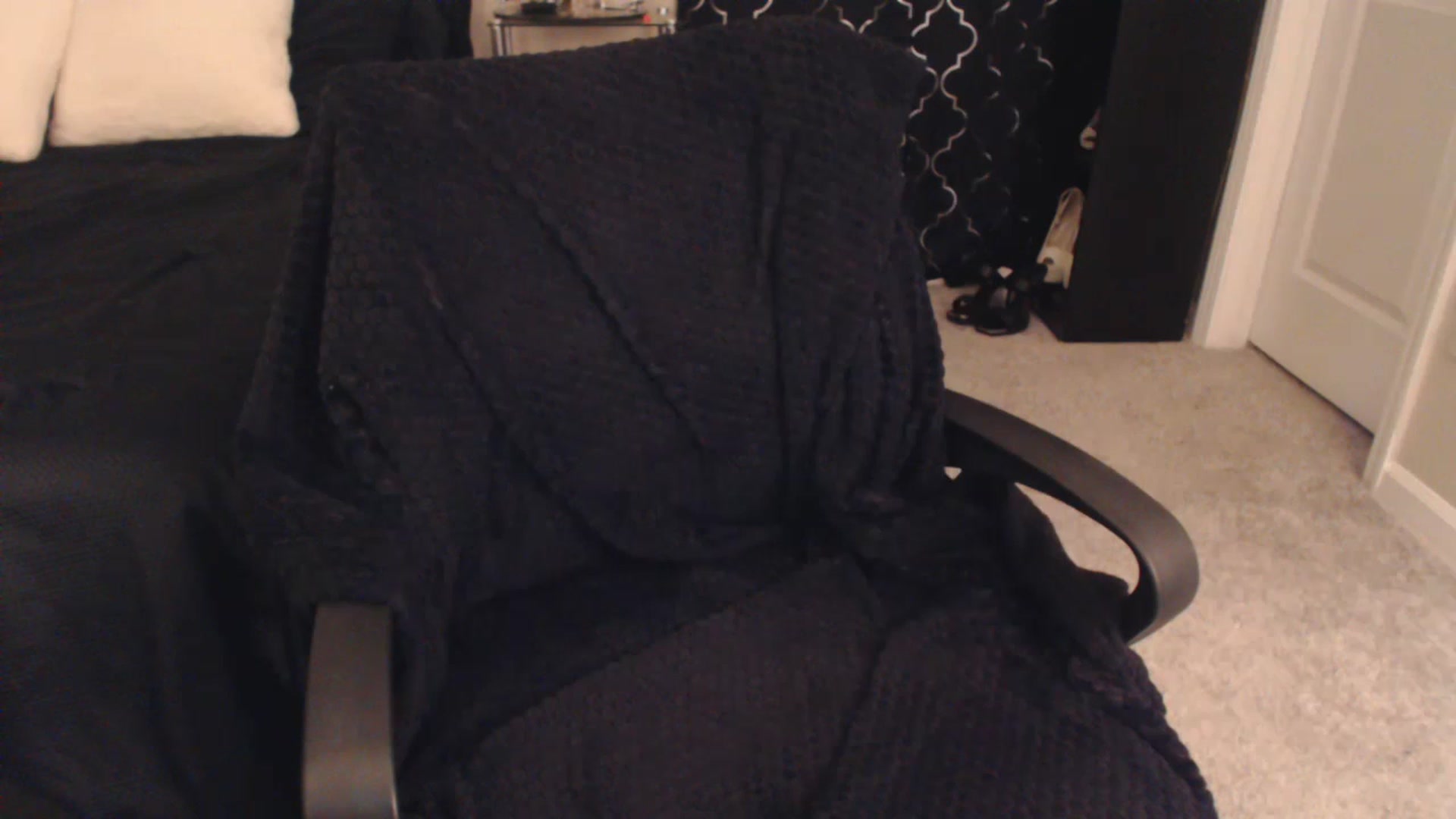 Gallery image thumbnail from Vee_VonSweets's myfreecams stream on, 03/16/2023, 01:40 image 4 of 20