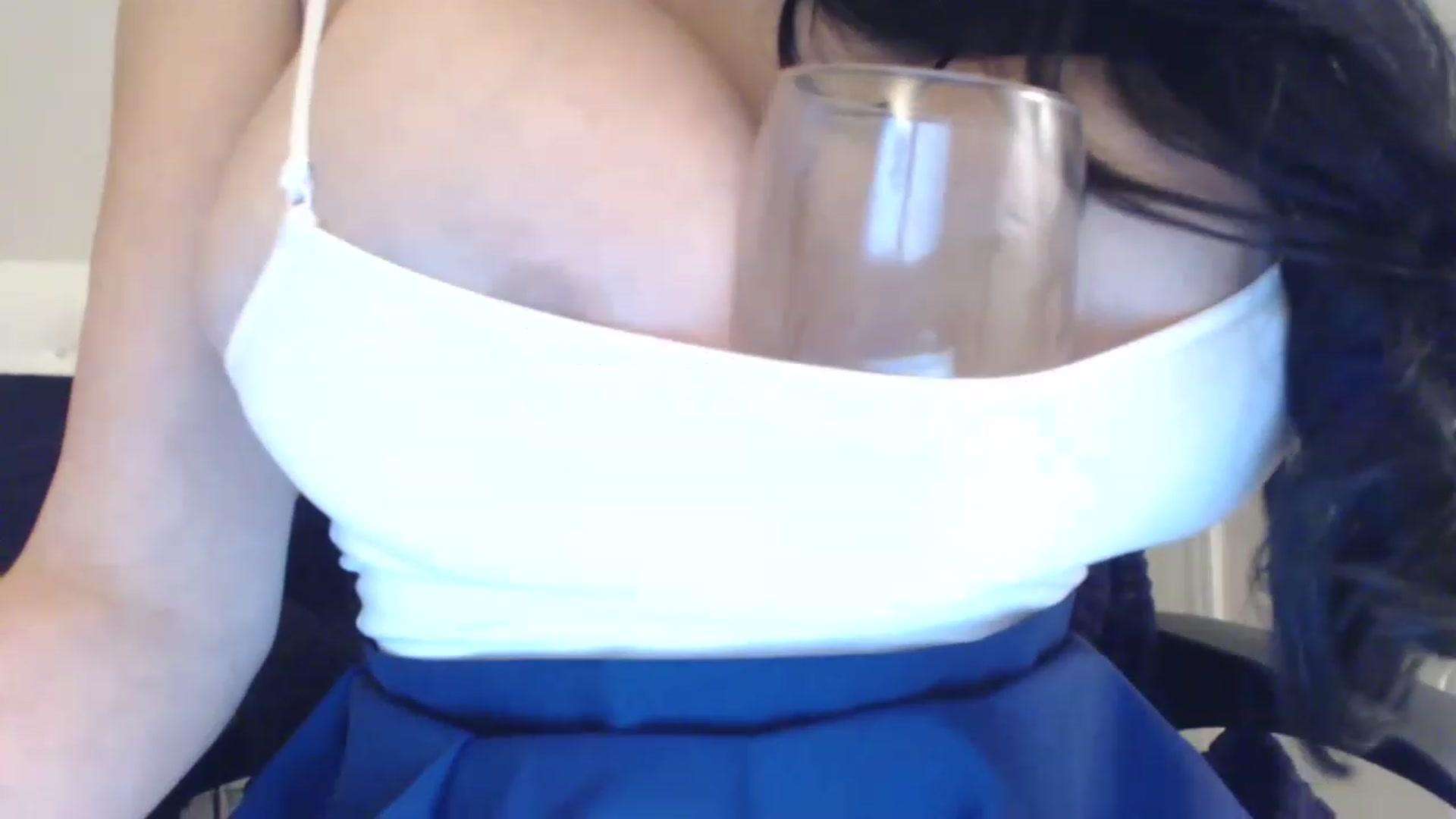 Gallery image thumbnail from Vee_VonSweets's myfreecams stream on, 03/16/2023, 01:40 image 11 of 20