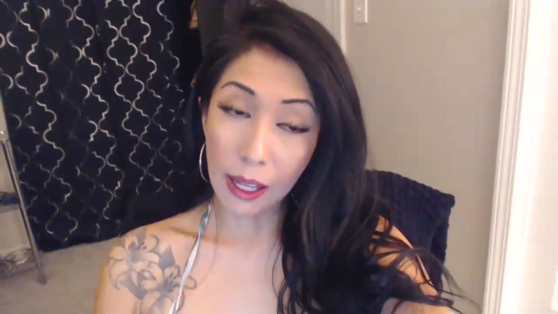 Gallery image thumbnail from Vee_VonSweets's myfreecams stream on, 03/16/2023, 18:27 image 10 of 20