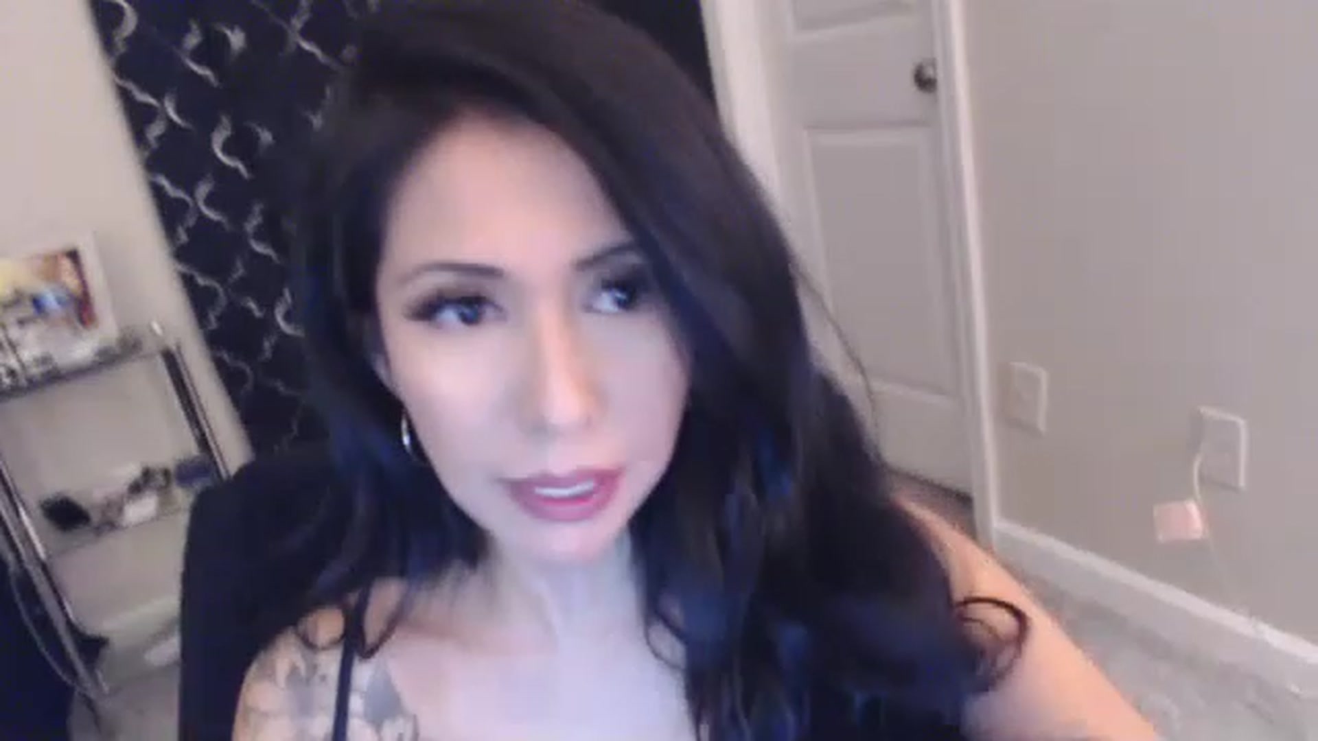 Gallery image thumbnail from Vee_VonSweets's myfreecams stream on, 03/21/2023, 24:57 image 12 of 20