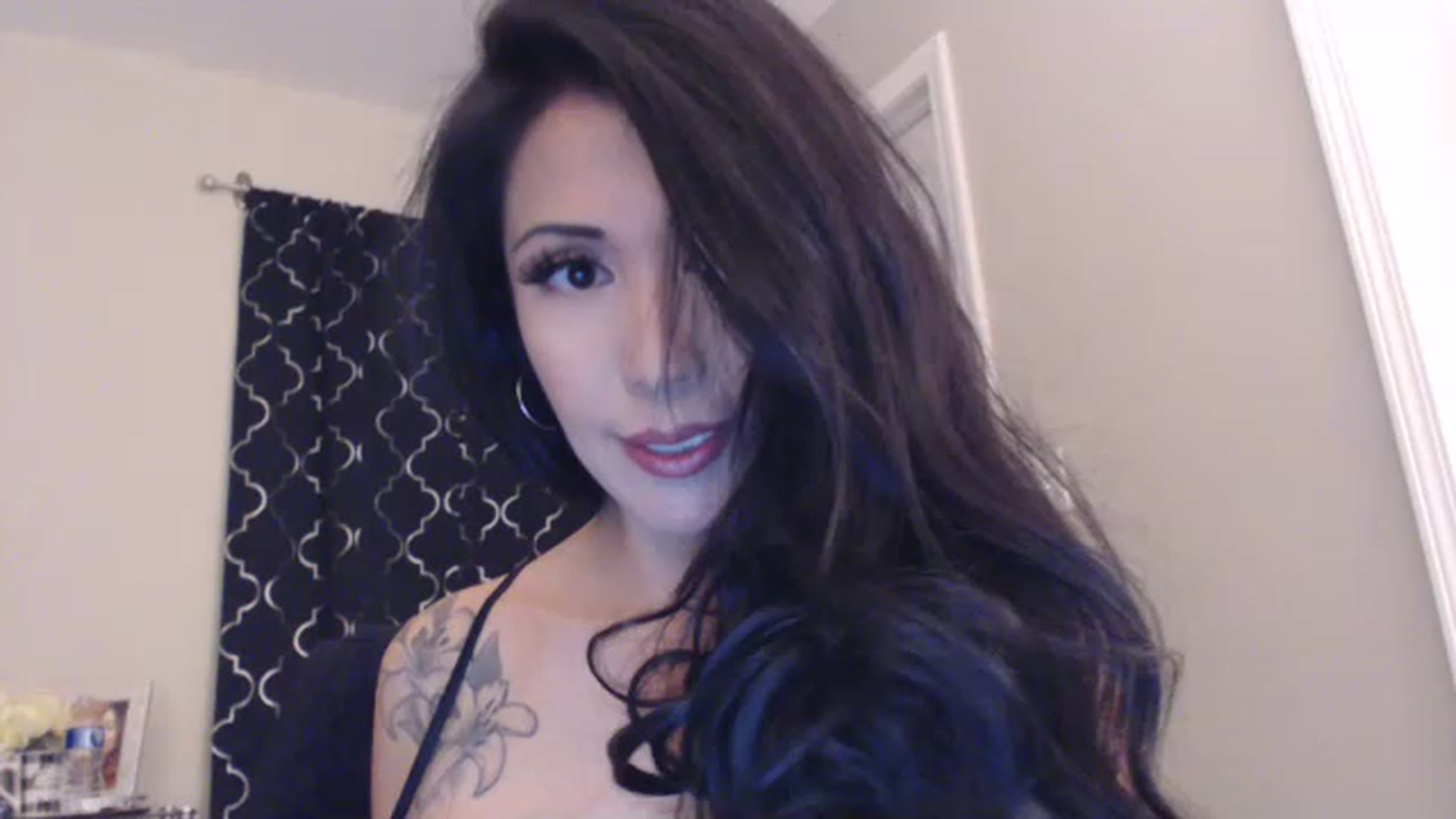 Gallery image thumbnail from Vee_VonSweets's myfreecams stream on, 03/21/2023, 24:57 image 10 of 20