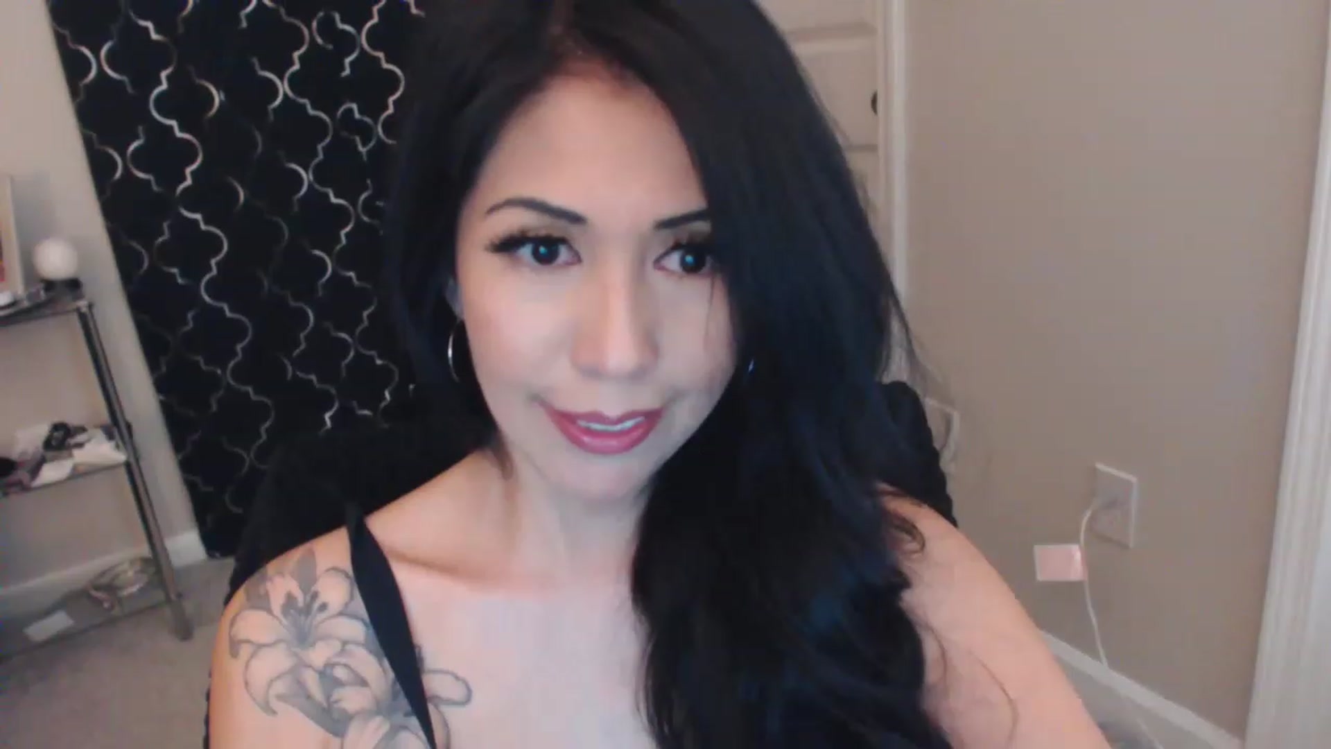 Gallery image thumbnail from Vee_VonSweets's myfreecams stream on, 03/30/2023, 01:05 image 20 of 20
