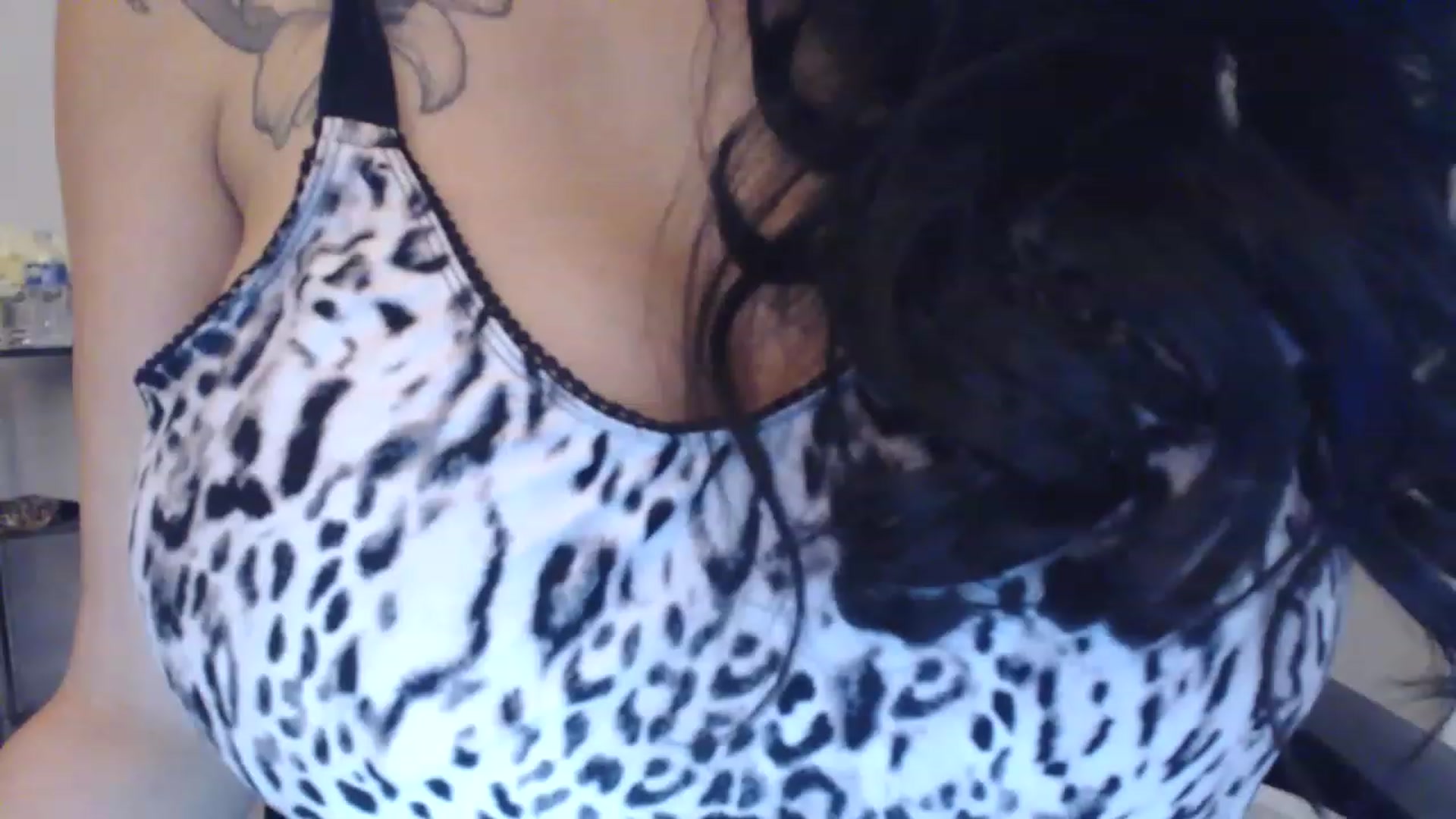 Gallery image thumbnail from Vee_VonSweets's myfreecams stream on, 03/30/2023, 01:05 image 14 of 20