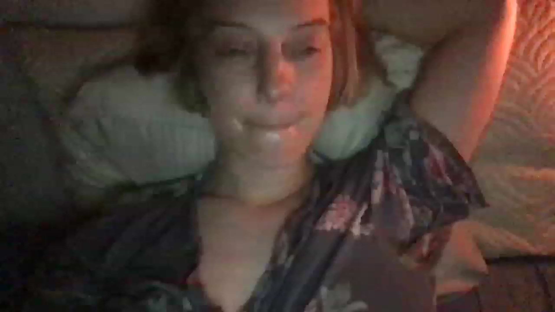 Gallery image thumbnail from Veganlovee's myfreecams stream on, 03/27/2023, 24:54 image 6 of 20