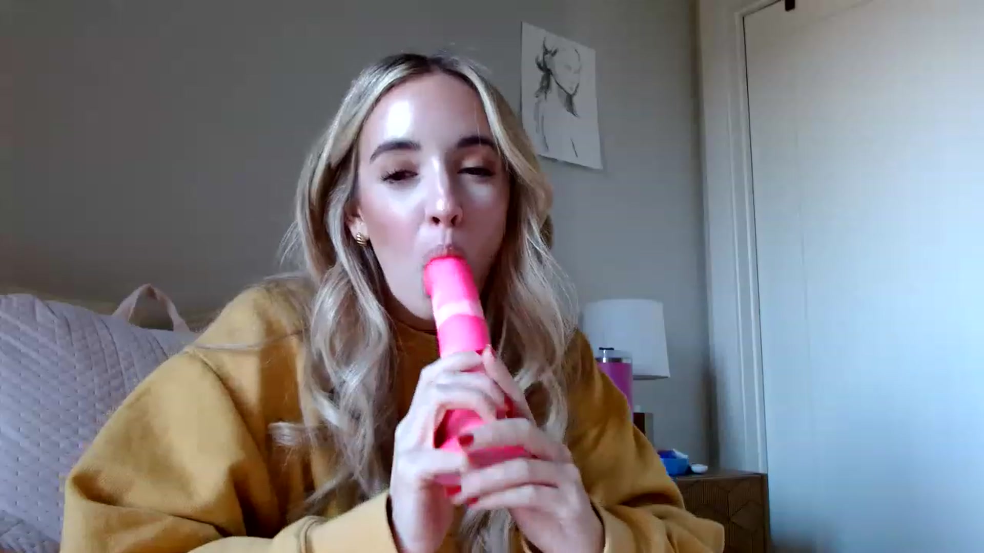 Gallery image thumbnail from Vegansoda's myfreecams stream on, 11/14/2022, 22:29 image 9 of 20