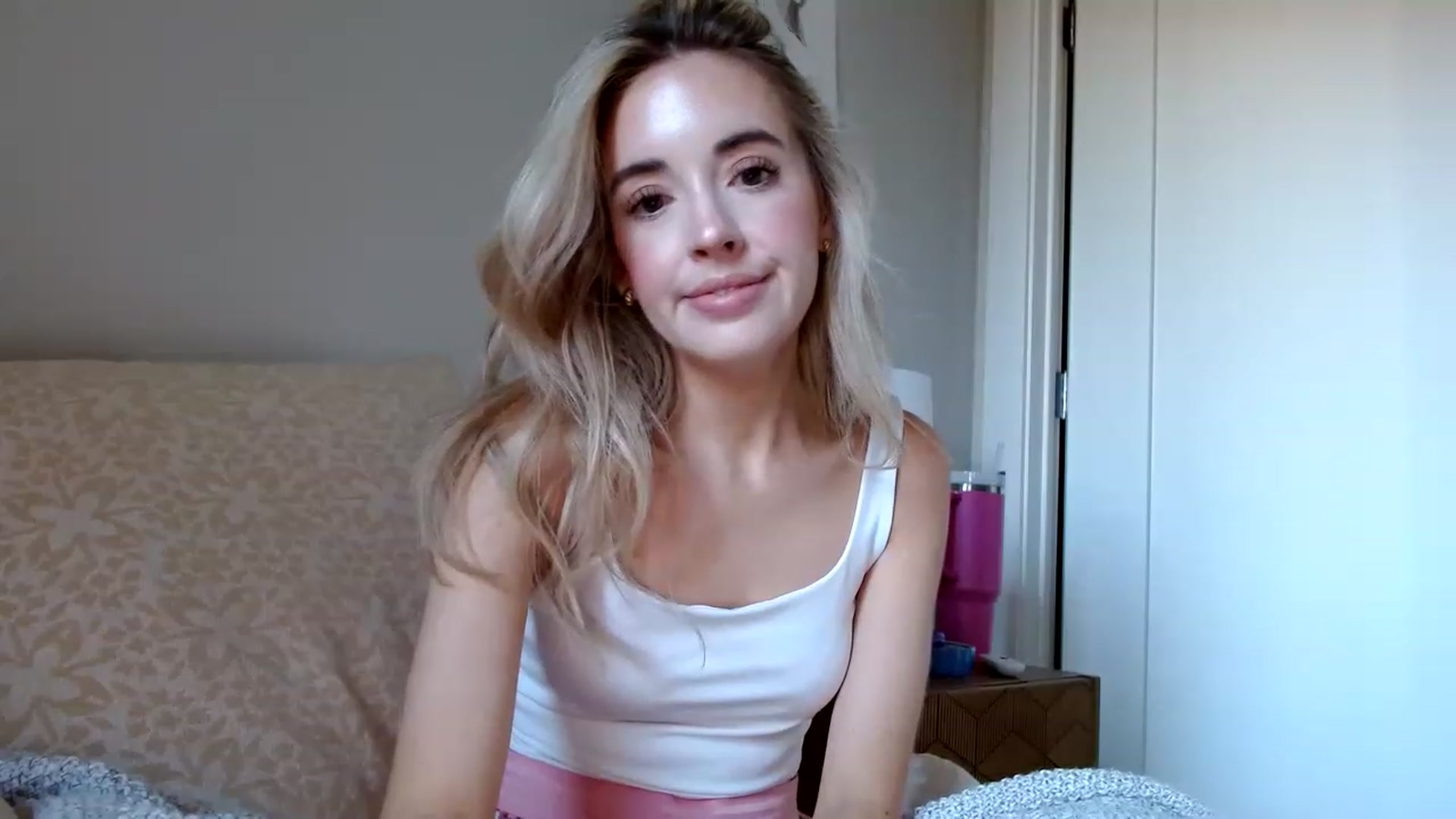 Gallery image thumbnail from Vegansoda's myfreecams stream on, 11/15/2022, 20:22 image 9 of 20