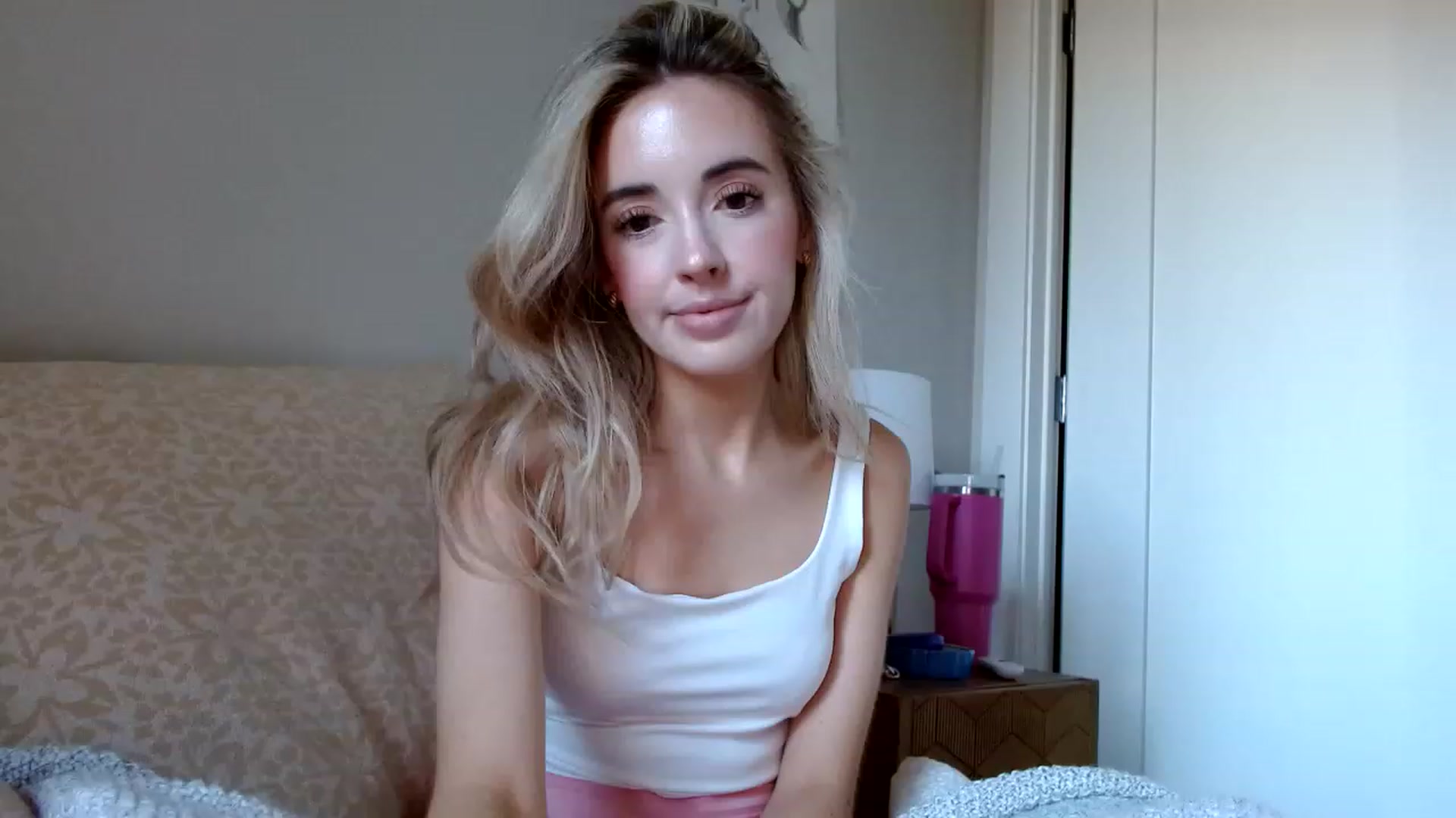Gallery image thumbnail from Vegansoda's myfreecams stream on, 11/15/2022, 20:22 image 8 of 20
