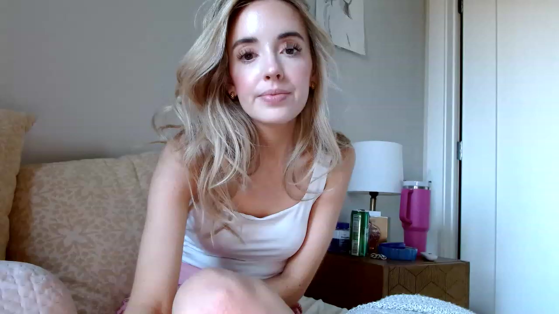 Gallery image thumbnail from Vegansoda's myfreecams stream on, 11/15/2022, 20:42 image 18 of 20