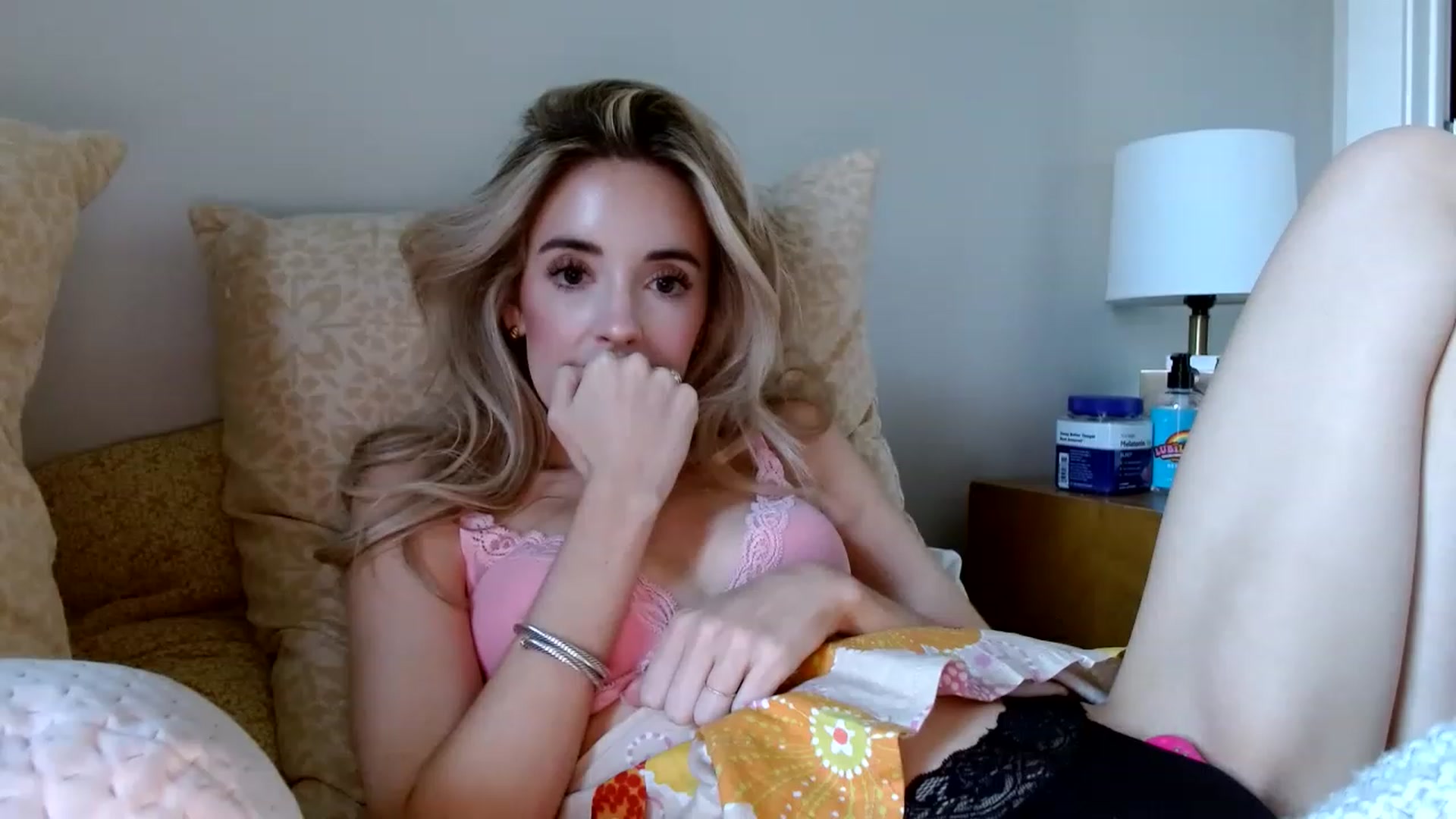 Gallery image thumbnail from Vegansoda's myfreecams stream on, 11/15/2022, 21:47 image 9 of 20