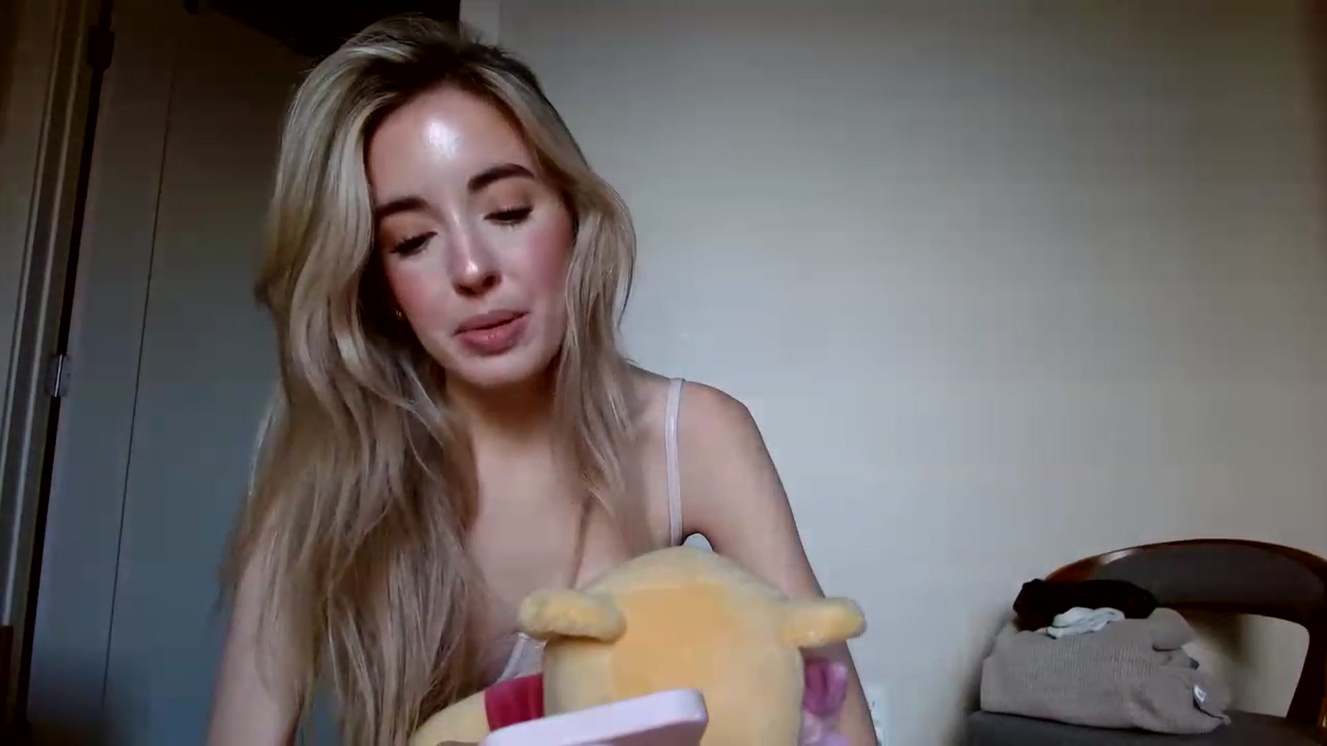 Gallery image thumbnail from Vegansoda's myfreecams stream on, 11/23/2022, 21:29 image 18 of 20