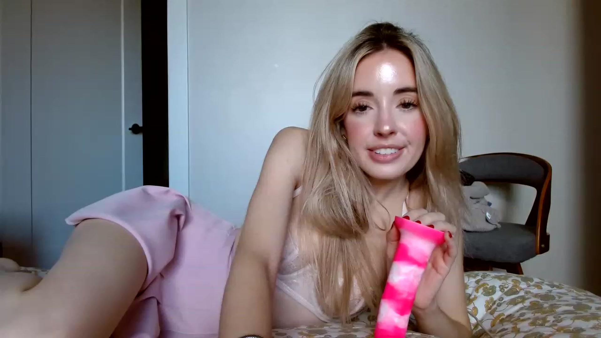 Gallery image thumbnail from Vegansoda's myfreecams stream on, 11/23/2022, 21:29 image 15 of 20