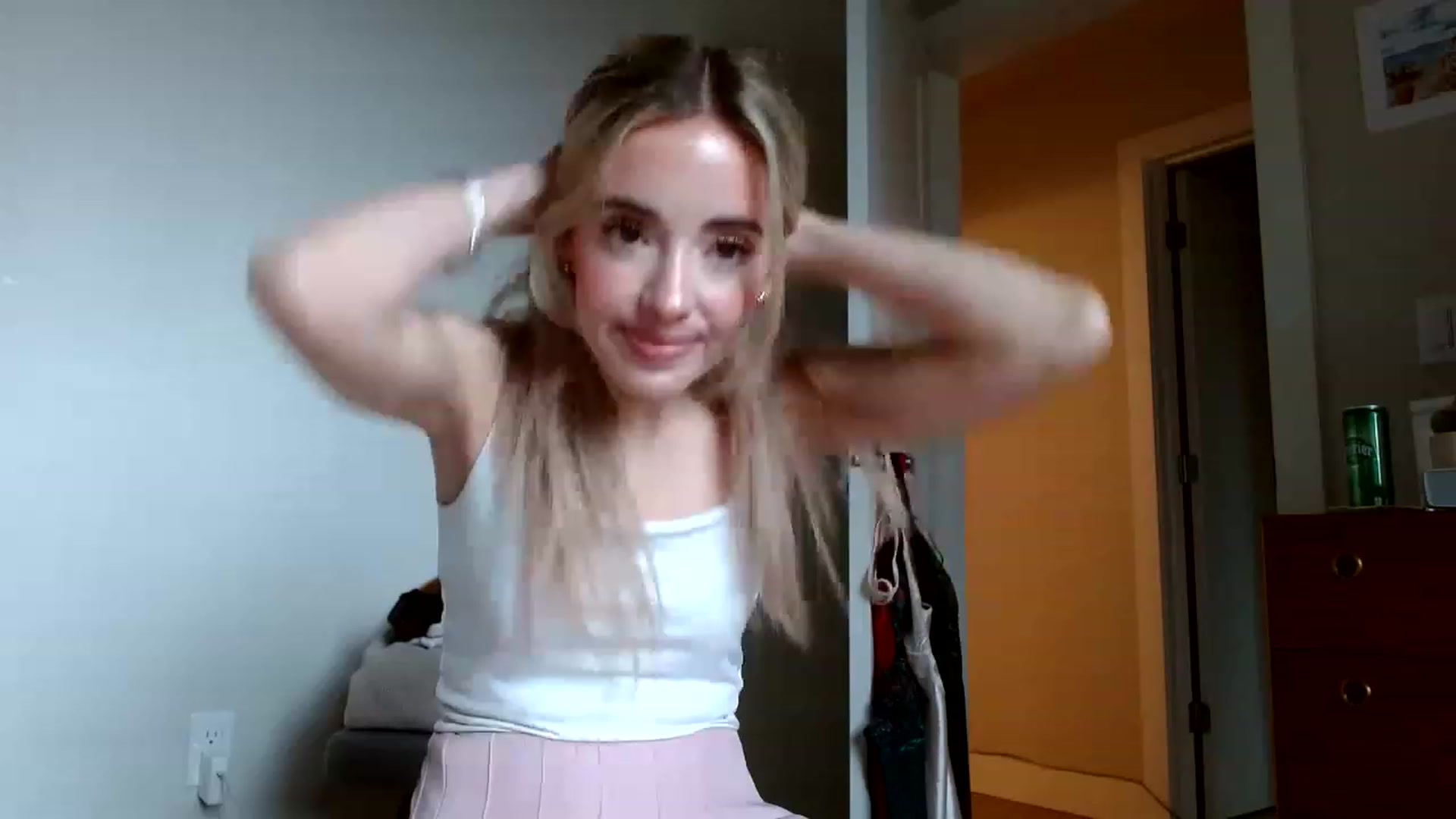Gallery image thumbnail from Vegansoda's myfreecams stream on, 11/23/2022, 21:29 image 4 of 20