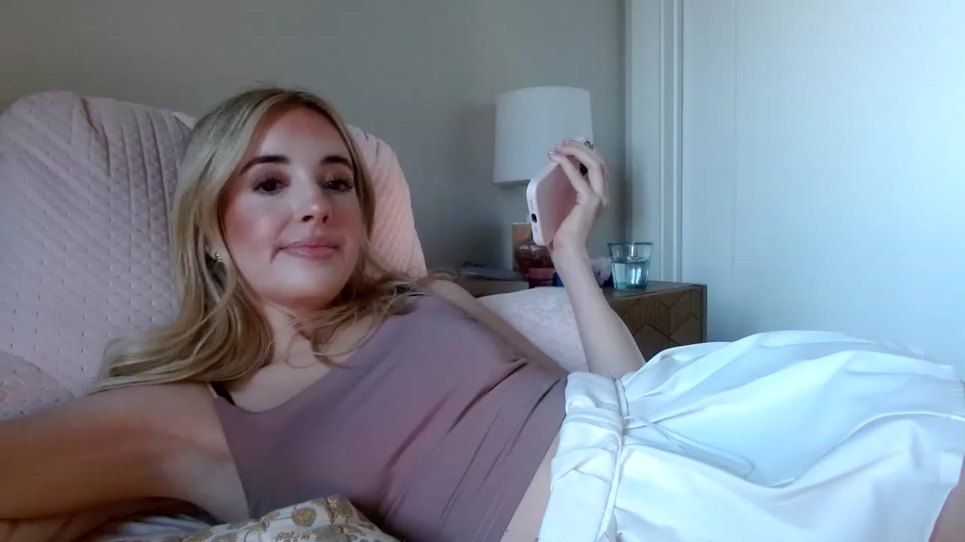 Gallery image thumbnail from Vegansoda's myfreecams stream on, 11/30/2022, 23:15 image 2 of 20