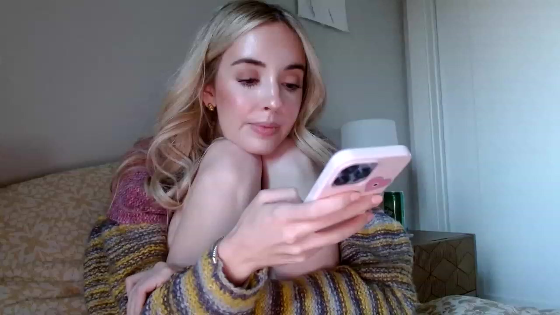 Gallery image thumbnail from Vegansoda's myfreecams stream on, 12/03/2022, 24:02 image 6 of 20