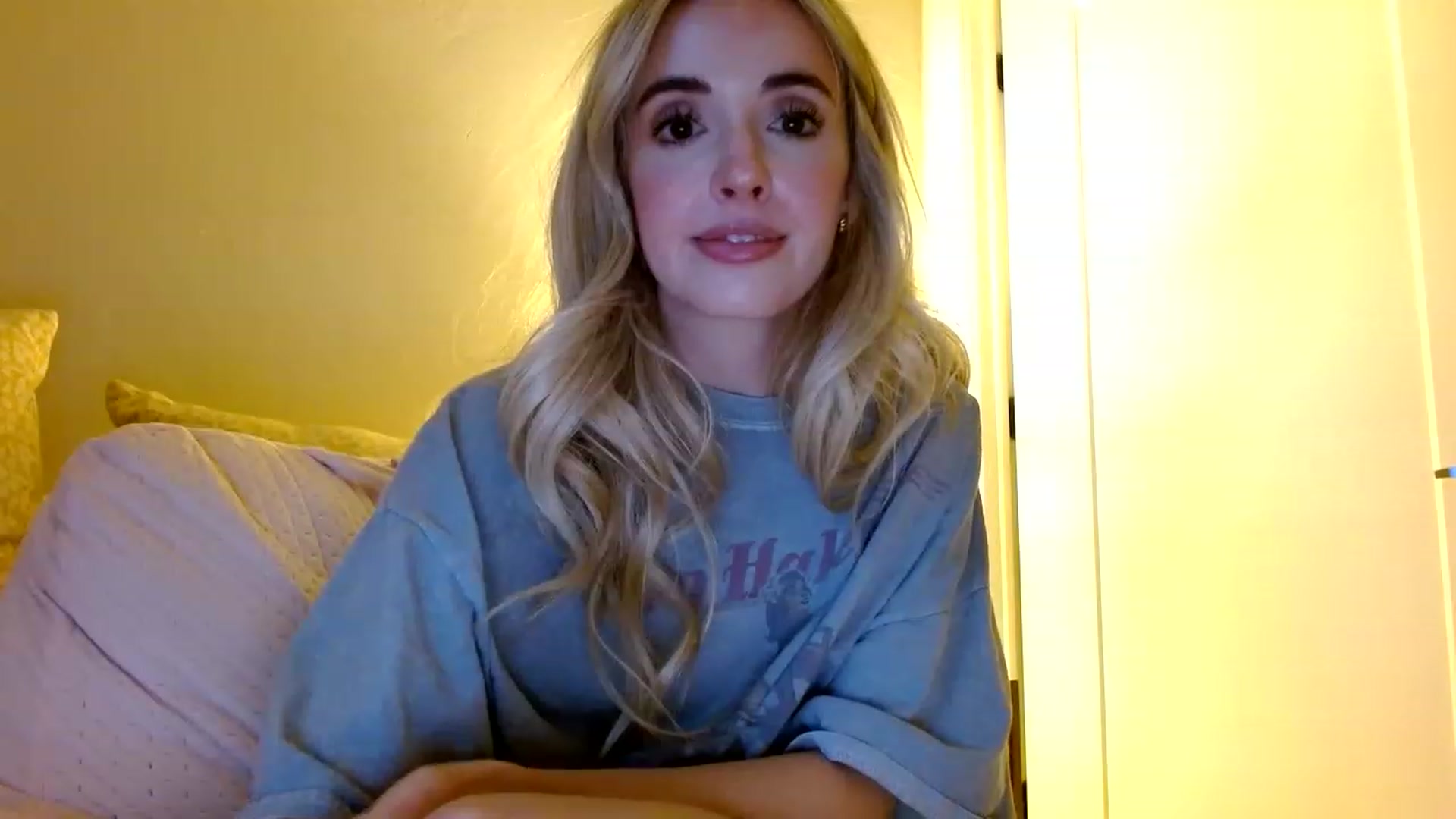 Gallery image thumbnail from Vegansoda's myfreecams stream on, 12/05/2022, 24:00 image 7 of 20