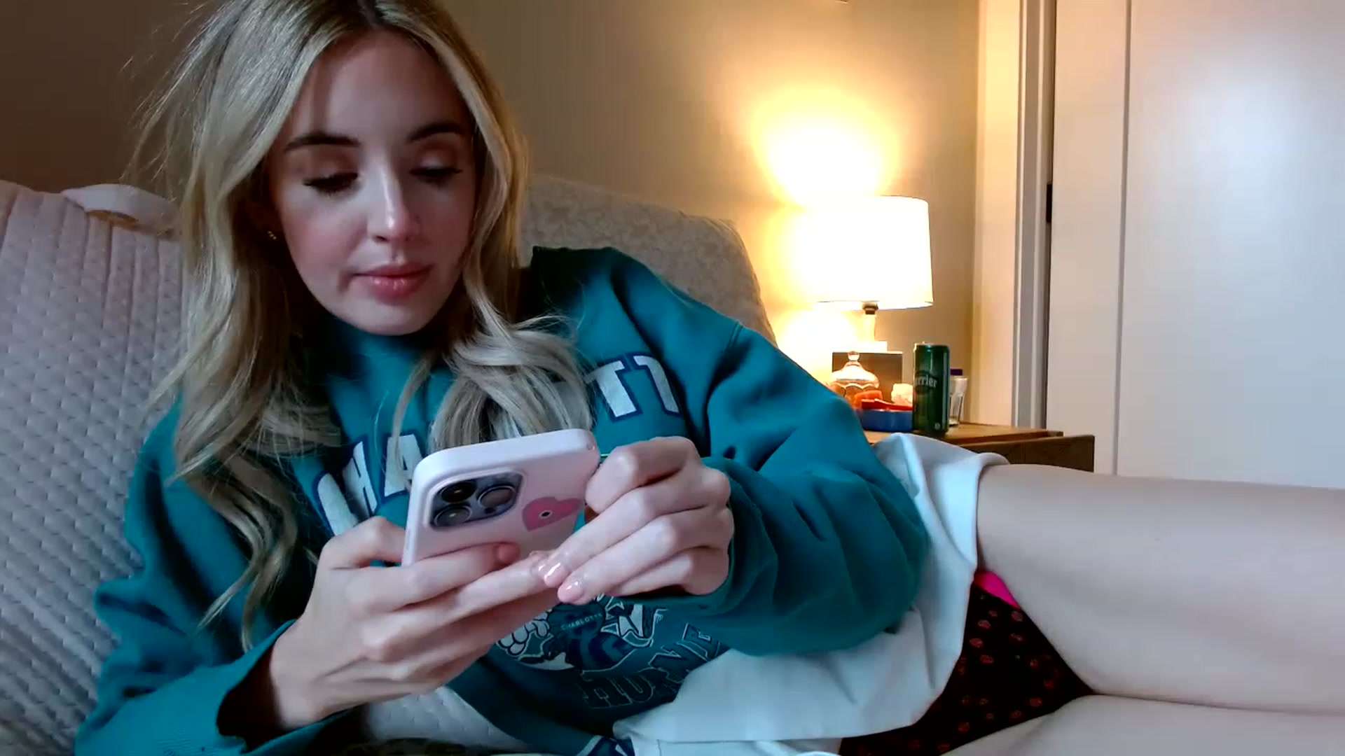 Gallery image thumbnail from Vegansoda's myfreecams stream on, 12/05/2022, 20:30 image 19 of 20