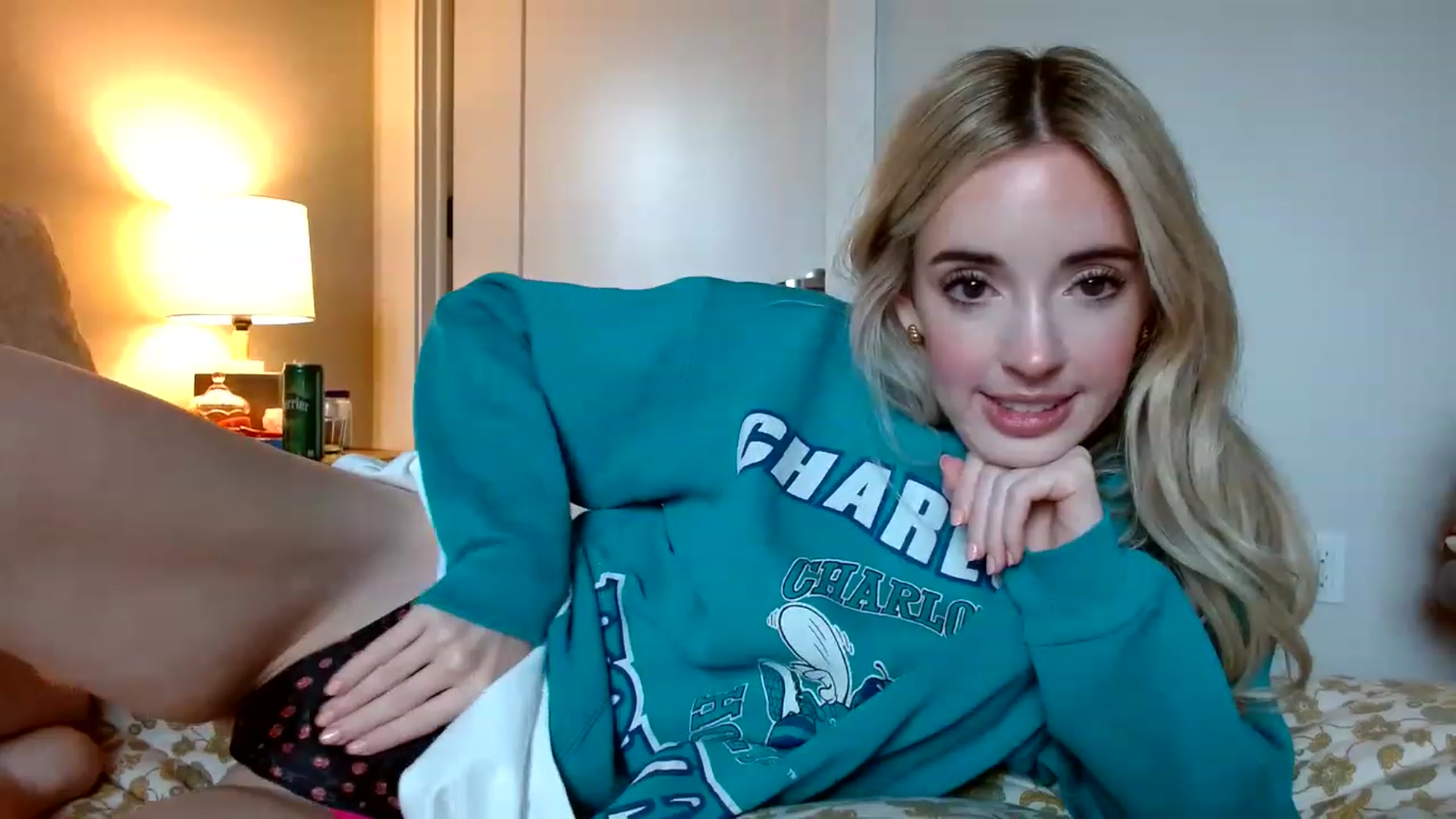 Gallery image thumbnail from Vegansoda's myfreecams stream on, 12/05/2022, 20:30 image 6 of 20
