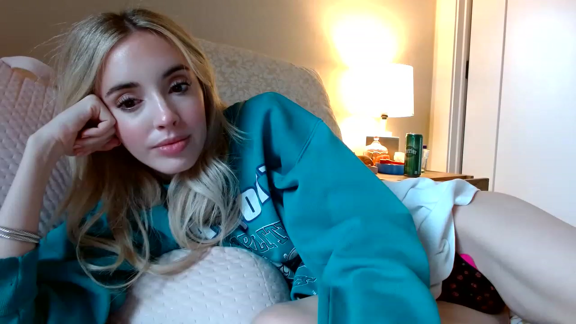 Gallery image thumbnail from Vegansoda's myfreecams stream on, 12/05/2022, 20:30 image 15 of 20