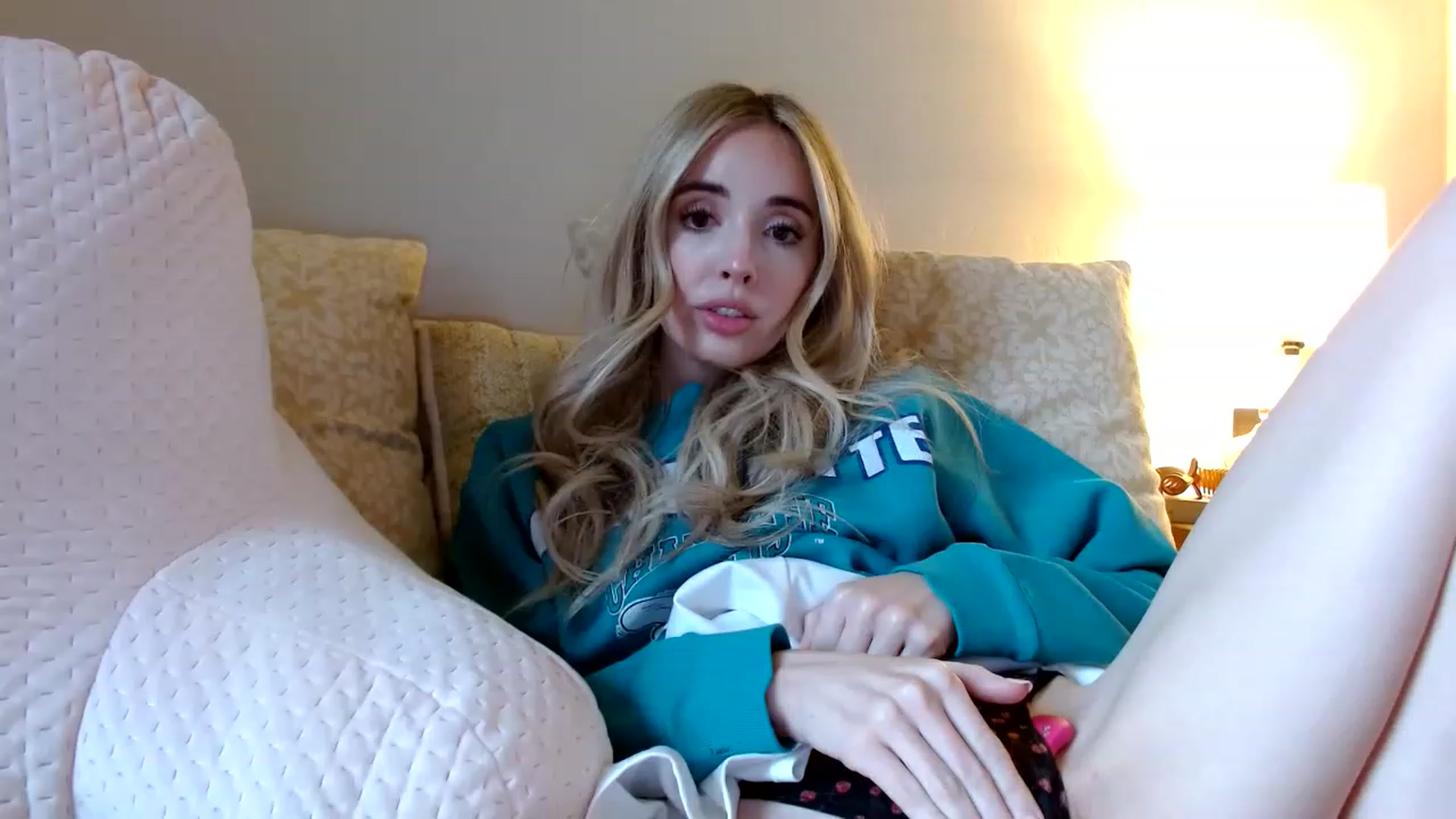 Gallery image thumbnail from Vegansoda's myfreecams stream on, 12/05/2022, 21:30 image 1 of 20