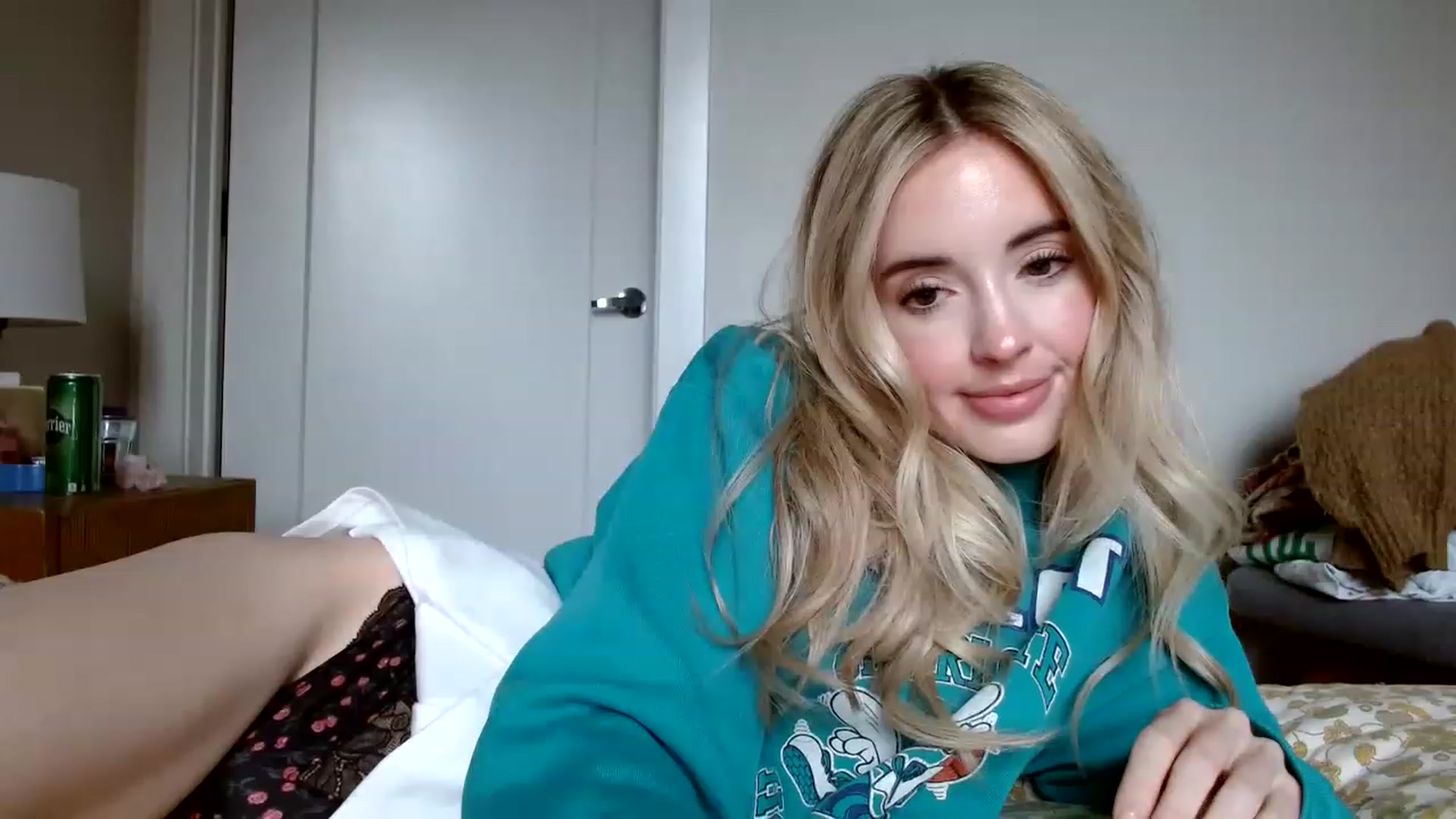Gallery image thumbnail from Vegansoda's myfreecams stream on, 12/05/2022, 22:30 image 15 of 20