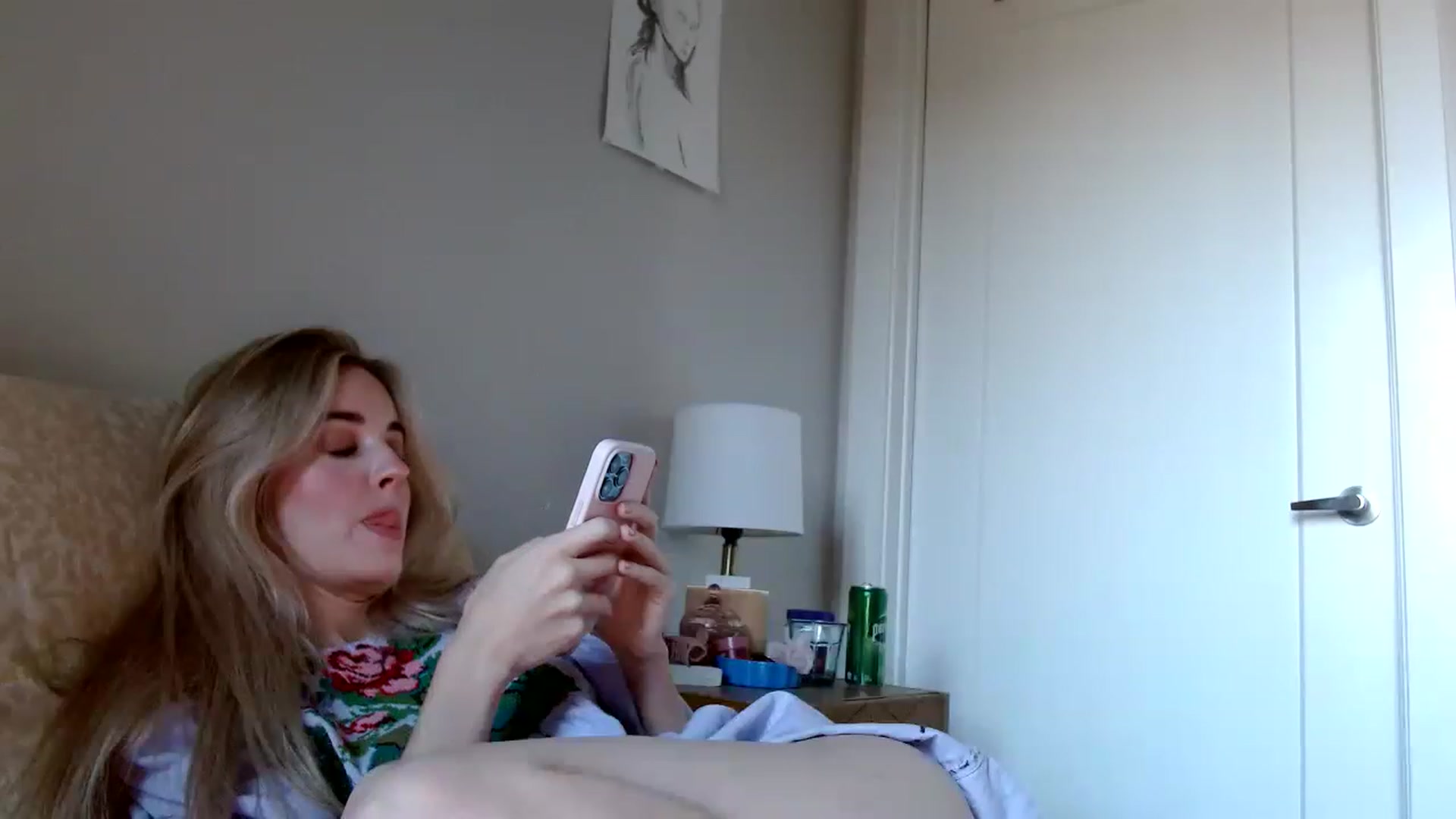 Gallery image thumbnail from Vegansoda's myfreecams stream on, 12/06/2022, 22:27 image 17 of 20