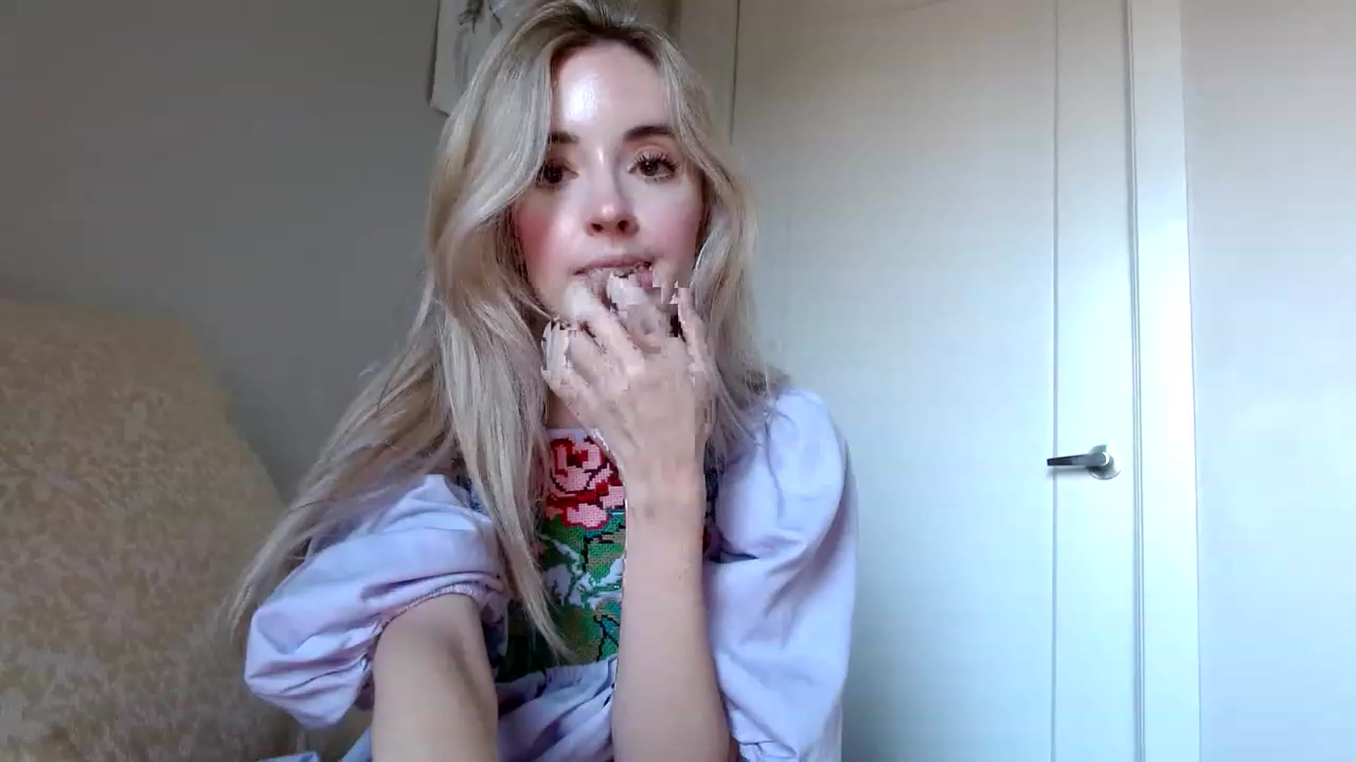 Gallery image thumbnail from Vegansoda's myfreecams stream on, 12/06/2022, 22:27 image 16 of 20