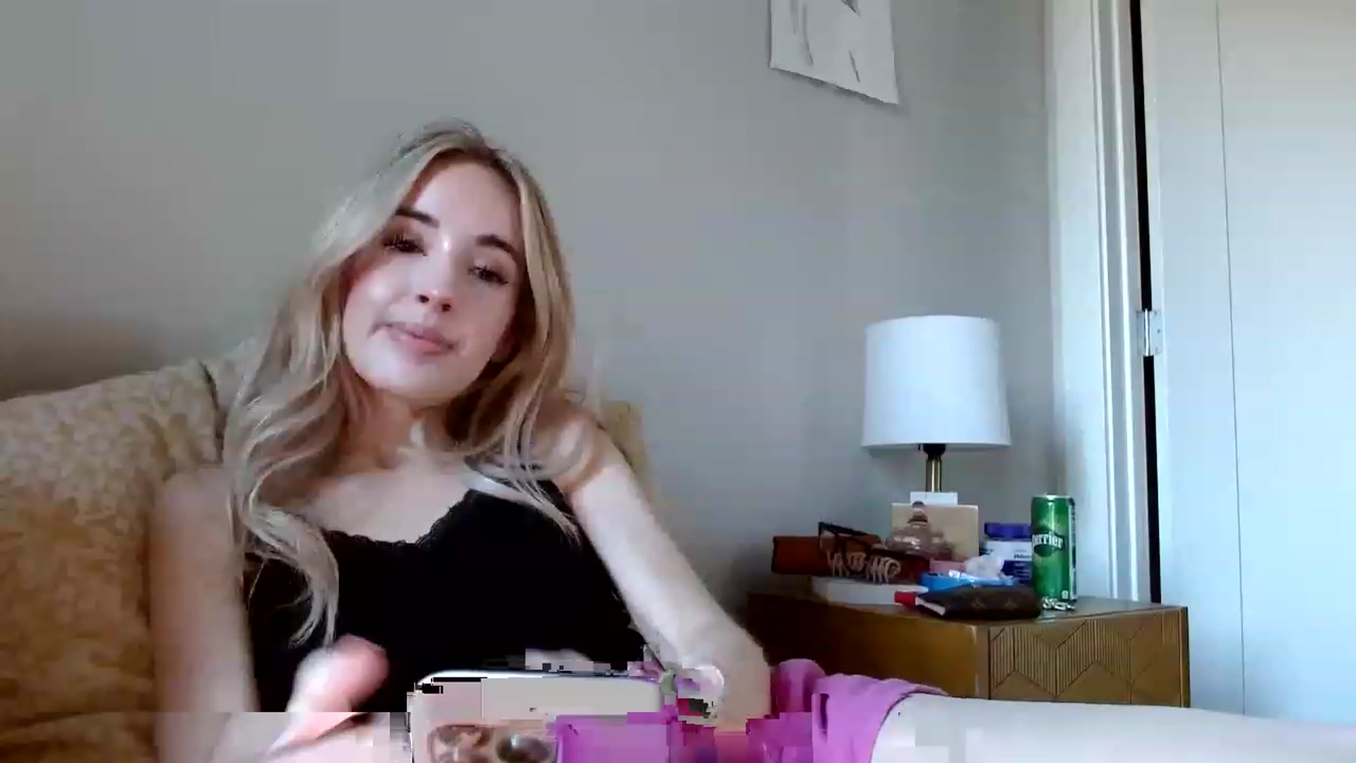 Gallery image thumbnail from Vegansoda's myfreecams stream on, 12/08/2022, 22:21 image 3 of 20