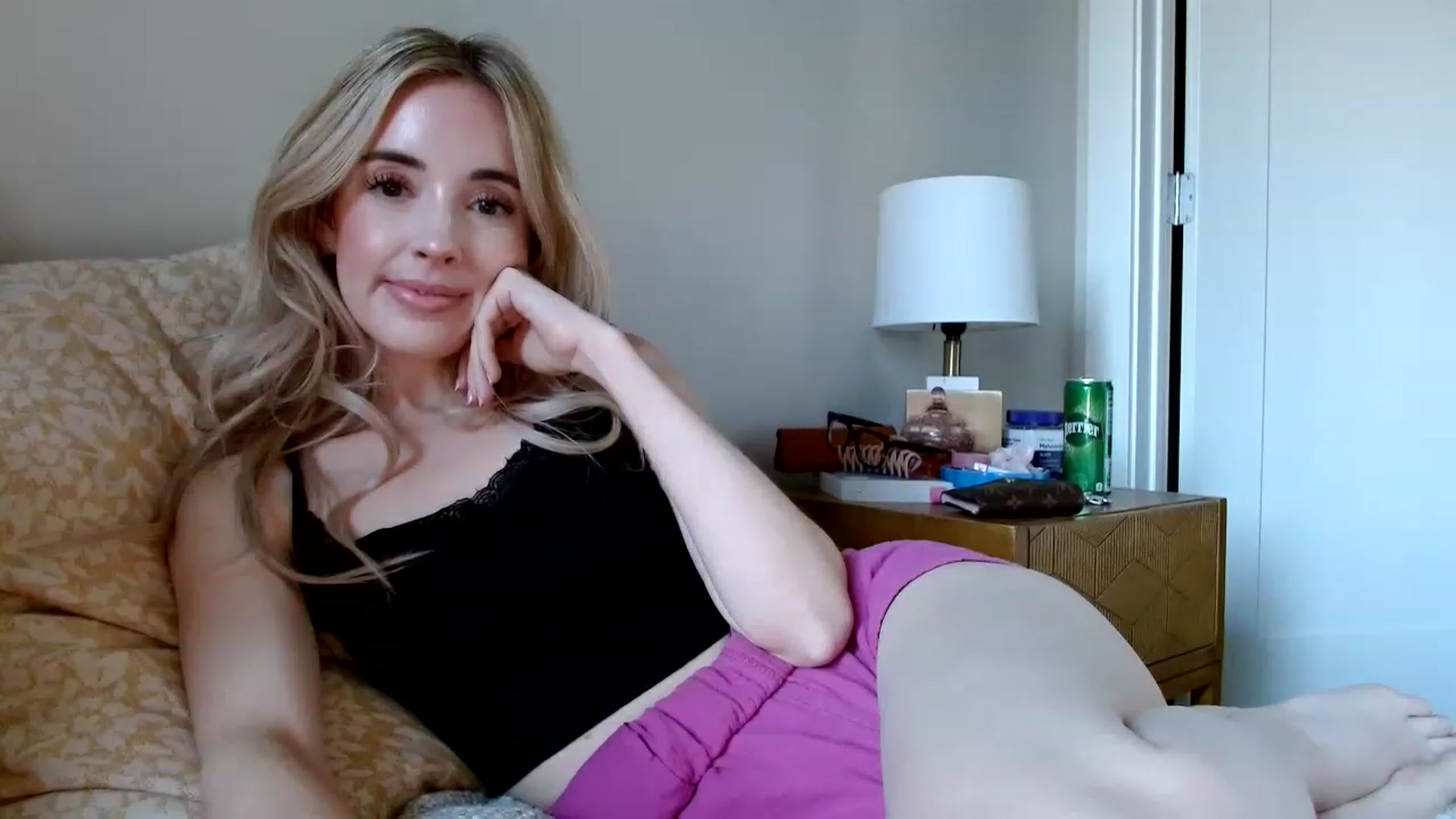 Gallery image thumbnail from Vegansoda's myfreecams stream on, 12/08/2022, 22:21 image 10 of 20