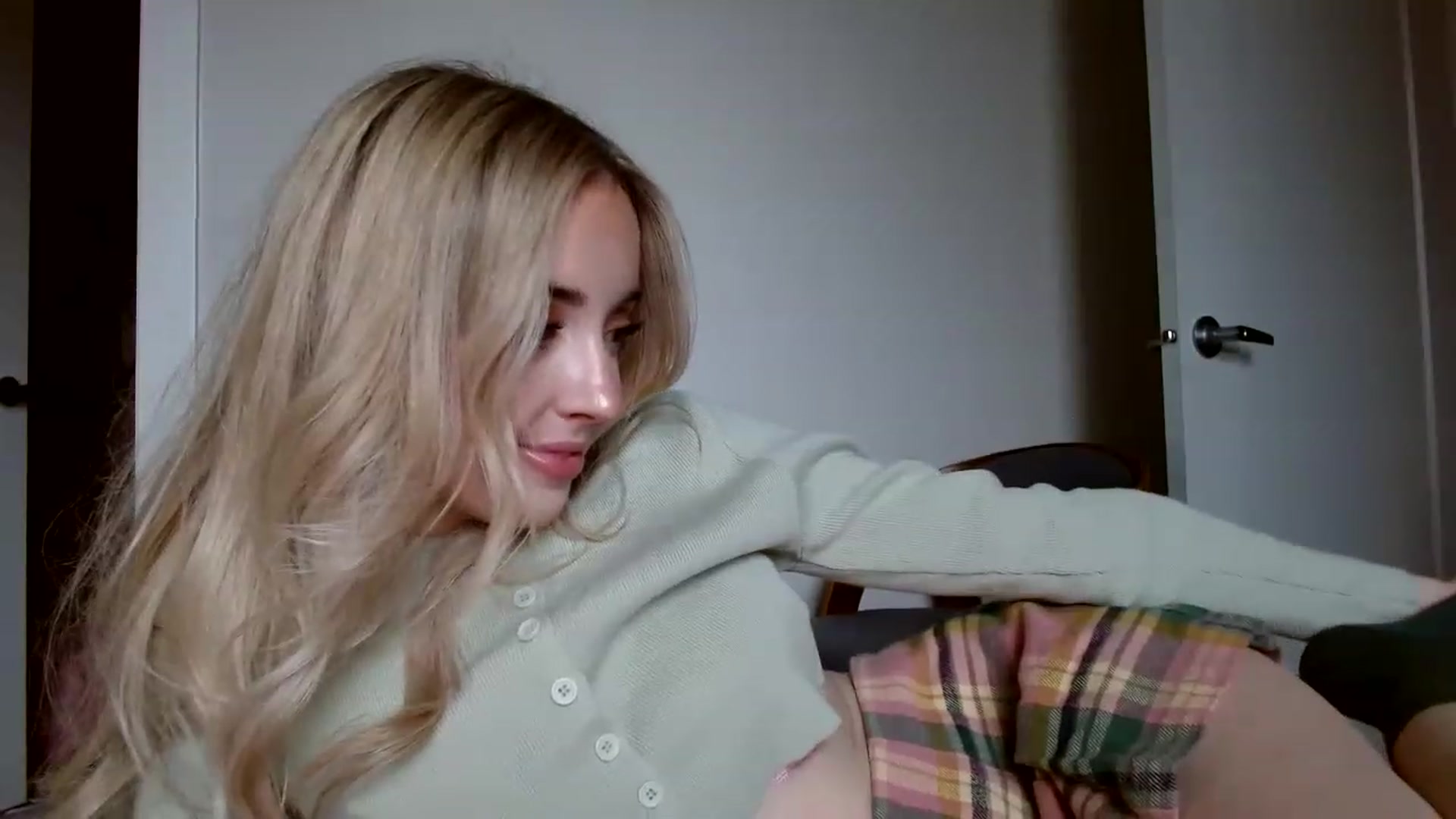 Gallery image thumbnail from Vegansoda's myfreecams stream on, 12/09/2022, 21:54 image 10 of 20