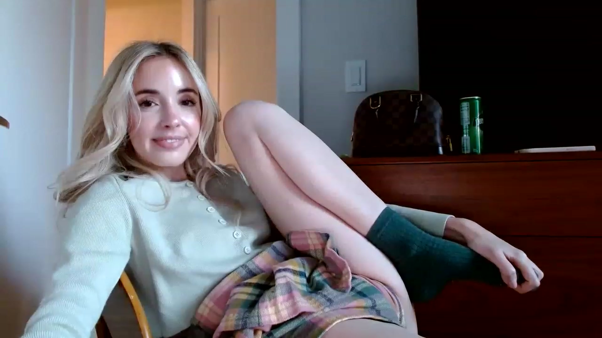 Gallery image thumbnail from Vegansoda's myfreecams stream on, 12/09/2022, 23:39 image 3 of 20