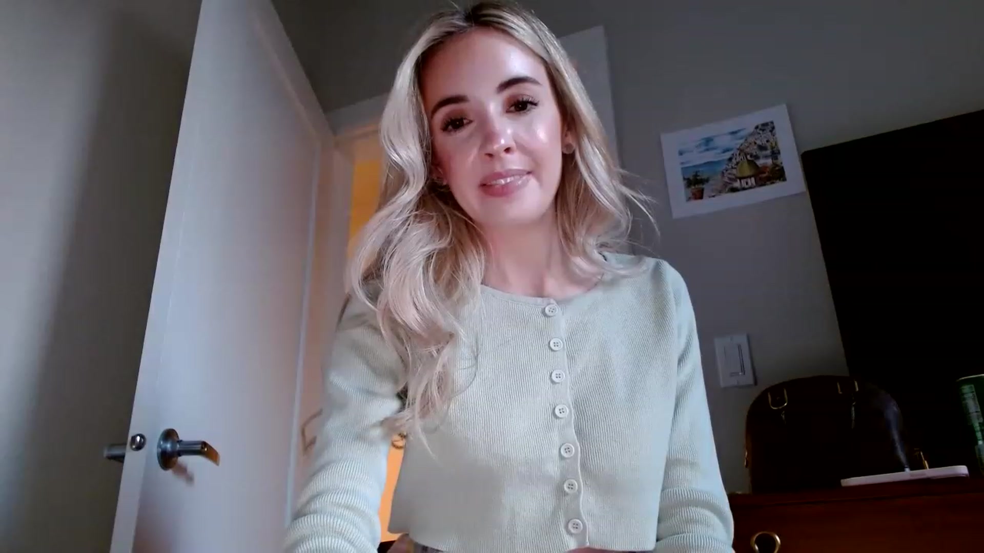 Gallery image thumbnail from Vegansoda's myfreecams stream on, 12/09/2022, 23:39 image 10 of 20