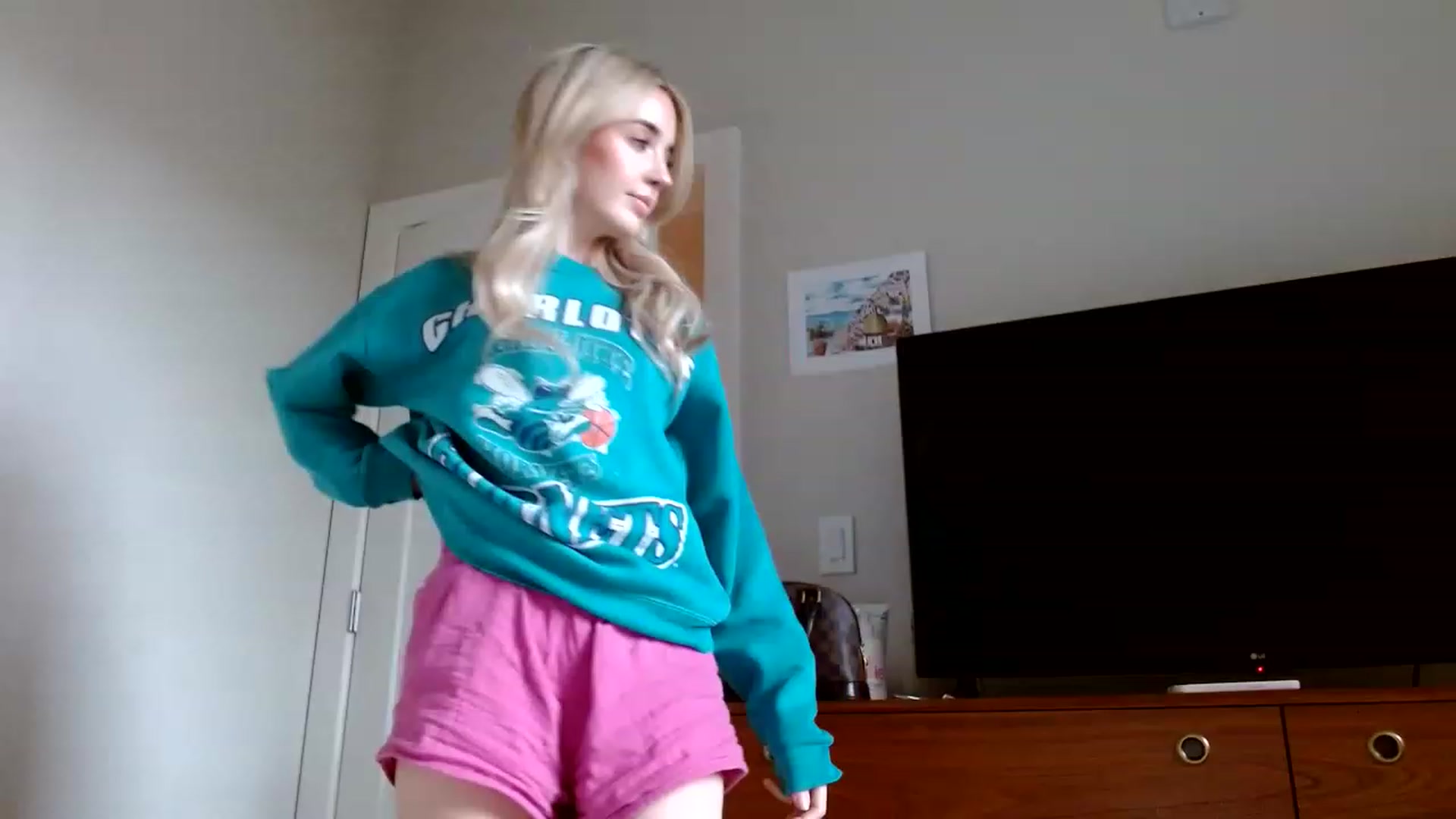 Gallery image thumbnail from Vegansoda's myfreecams stream on, 12/10/2022, 22:07 image 1 of 20