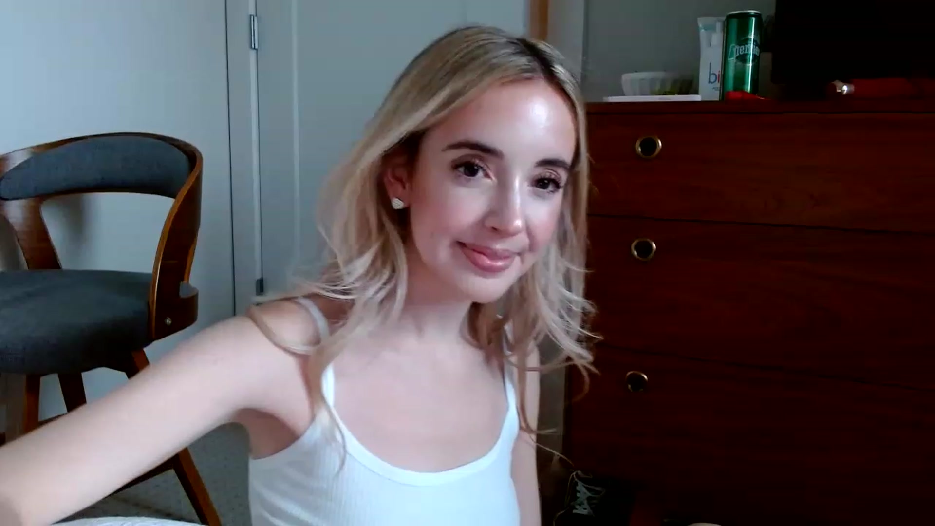 Gallery image thumbnail from Vegansoda's myfreecams stream on, 12/12/2022, 22:52 image 9 of 20