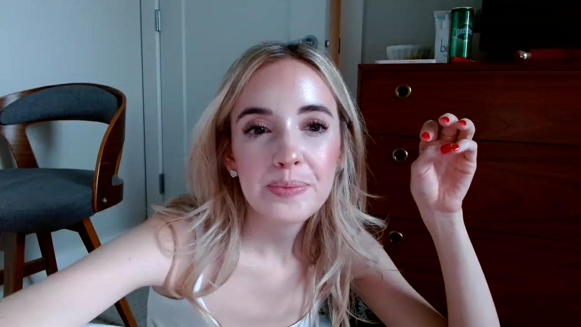 Gallery image thumbnail from Vegansoda's myfreecams stream on, 12/12/2022, 22:52 image 10 of 20
