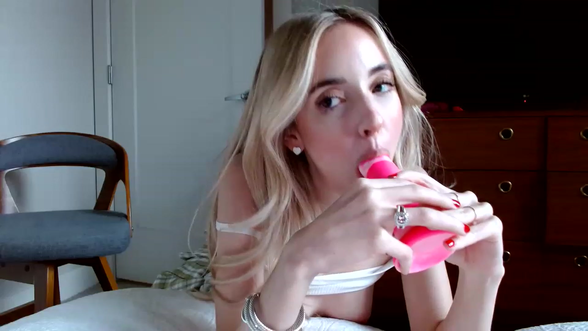 Gallery image thumbnail from Vegansoda's myfreecams stream on, 12/12/2022, 22:52 image 6 of 20