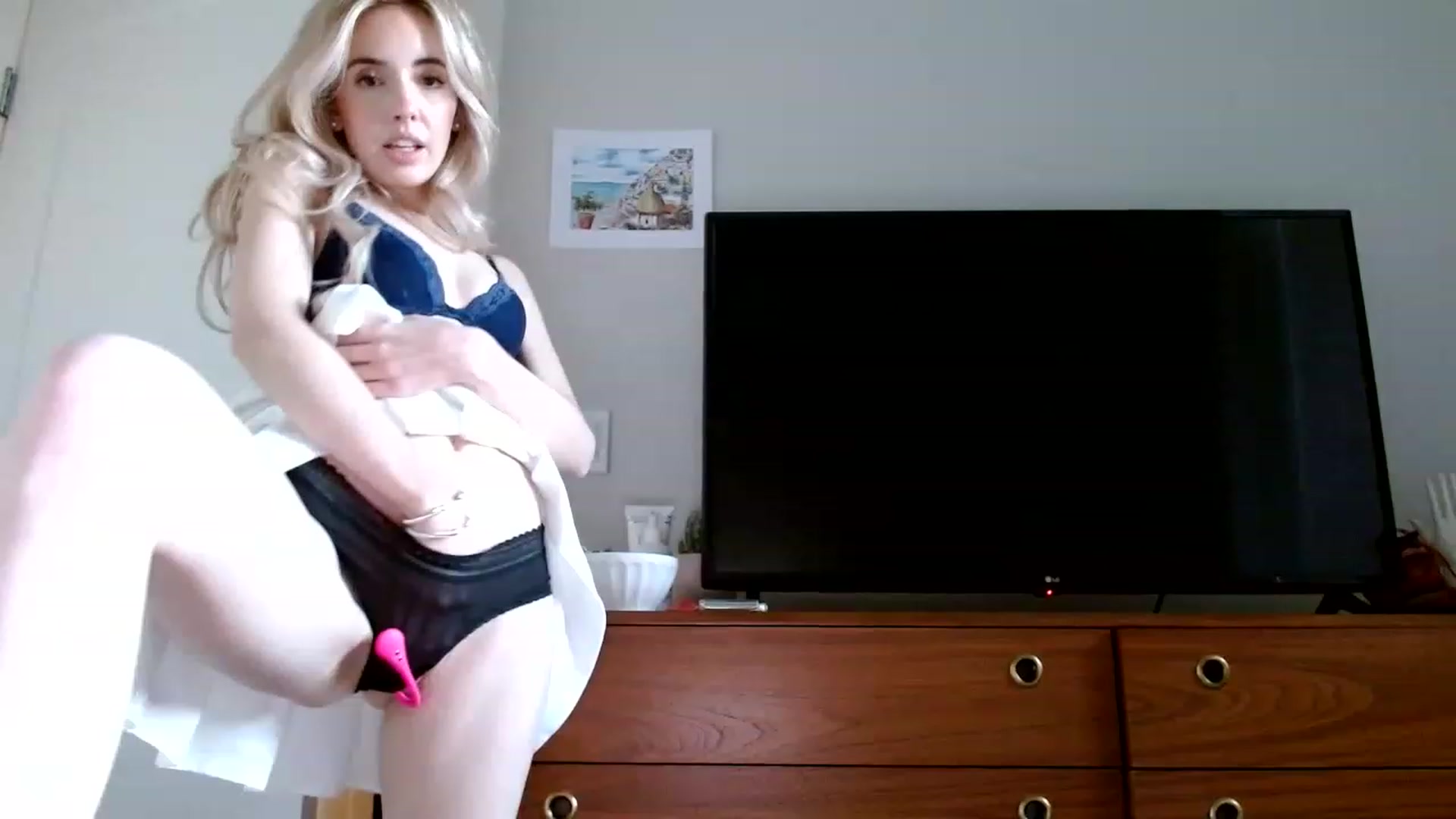 Gallery image thumbnail from Vegansoda's myfreecams stream on, 12/14/2022, 23:49 image 8 of 20