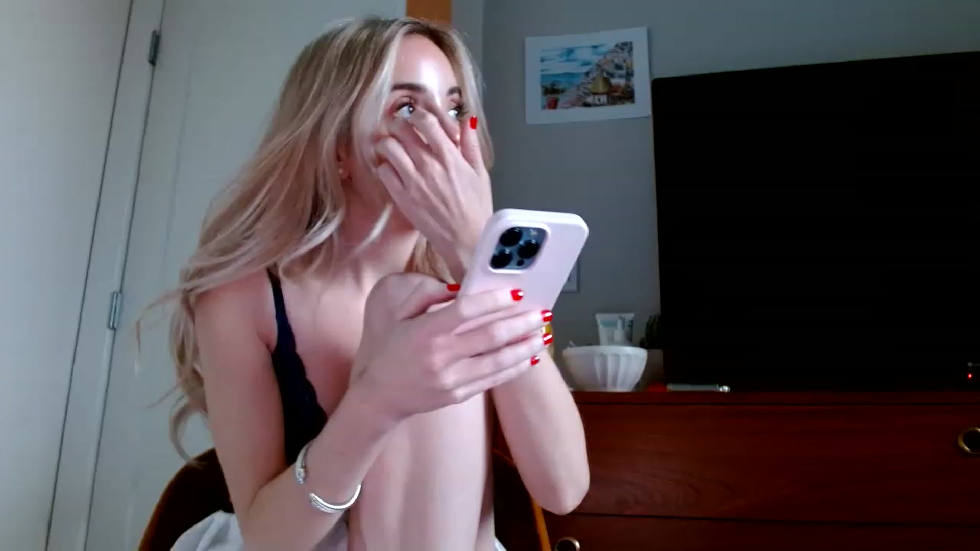 Gallery image thumbnail from Vegansoda's myfreecams stream on, 12/14/2022, 23:49 image 4 of 20