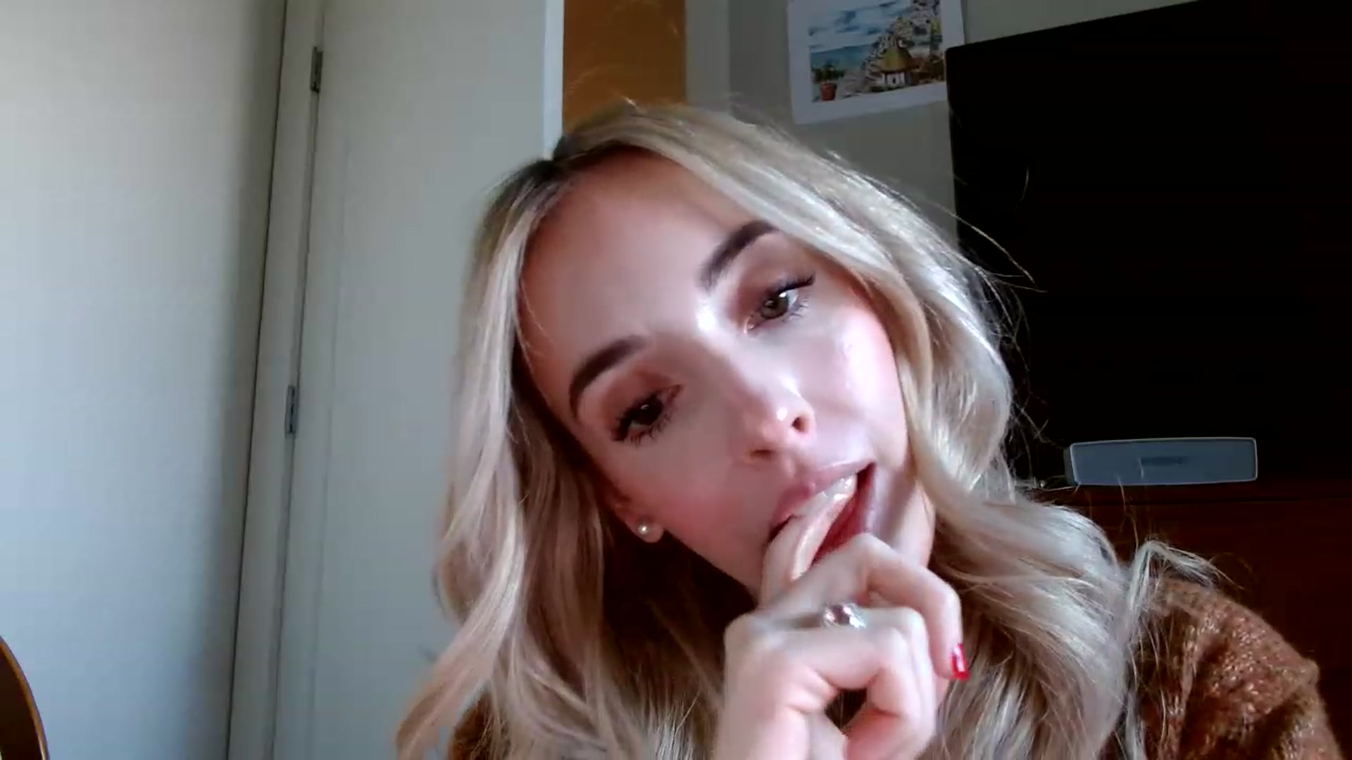 Gallery image thumbnail from Vegansoda's myfreecams stream on, 12/16/2022, 24:02 image 4 of 20