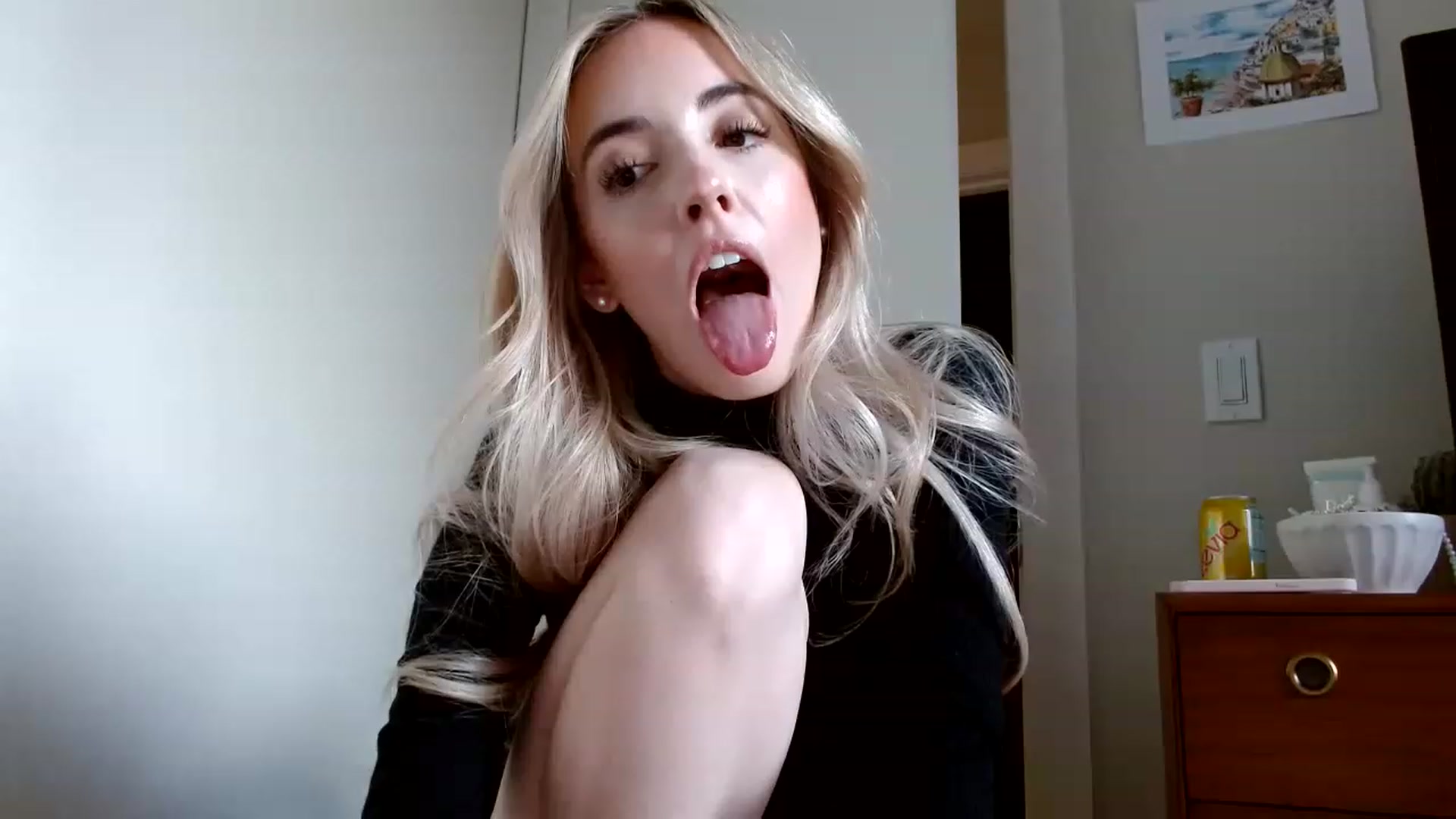 Gallery image thumbnail from Vegansoda's myfreecams stream on, 12/16/2022, 21:49 image 4 of 20