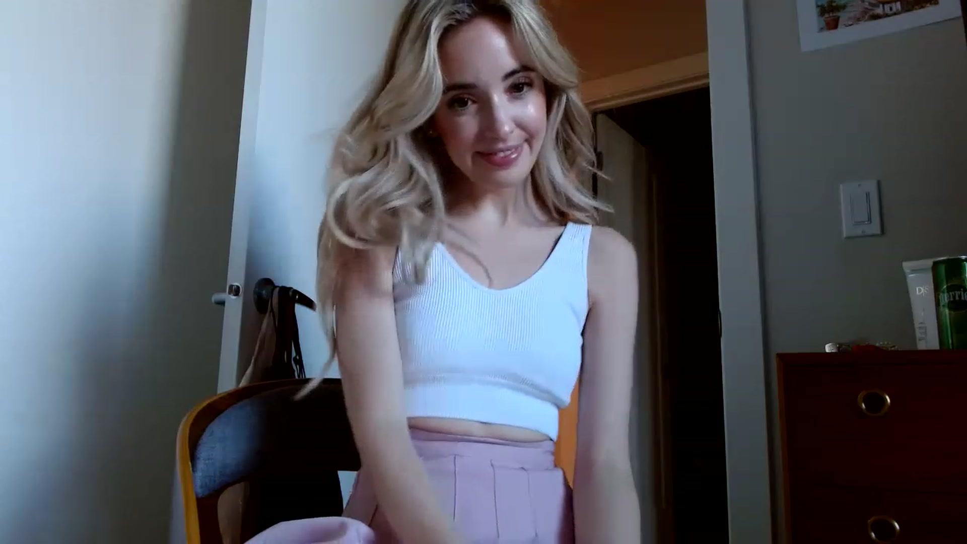 Gallery image thumbnail from Vegansoda's myfreecams stream on, 12/18/2022, 22:13 image 7 of 20
