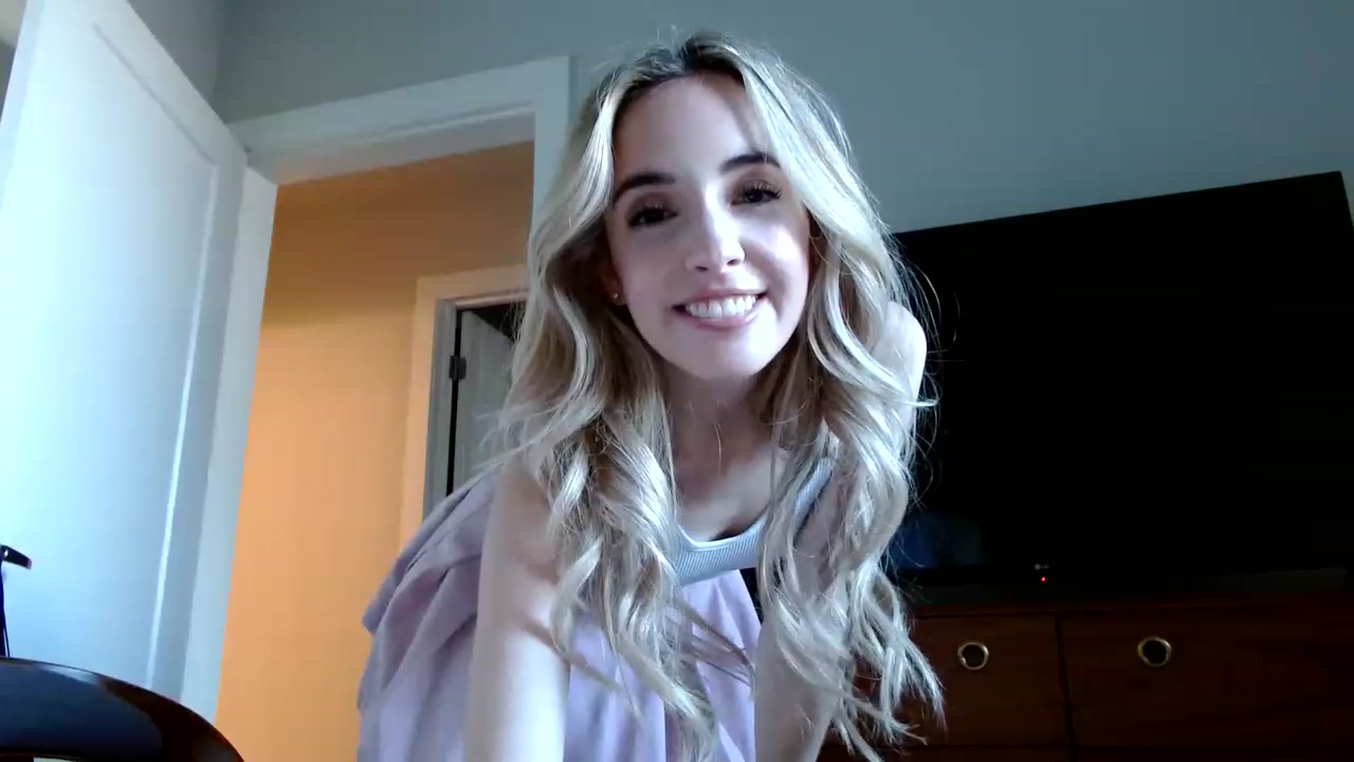 Gallery image thumbnail from Vegansoda's myfreecams stream on, 12/18/2022, 22:13 image 11 of 20