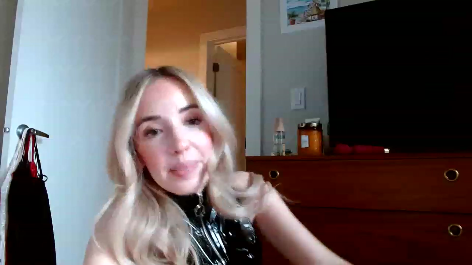 Gallery image thumbnail from Vegansoda's myfreecams stream on, 12/21/2022, 21:59 image 3 of 20