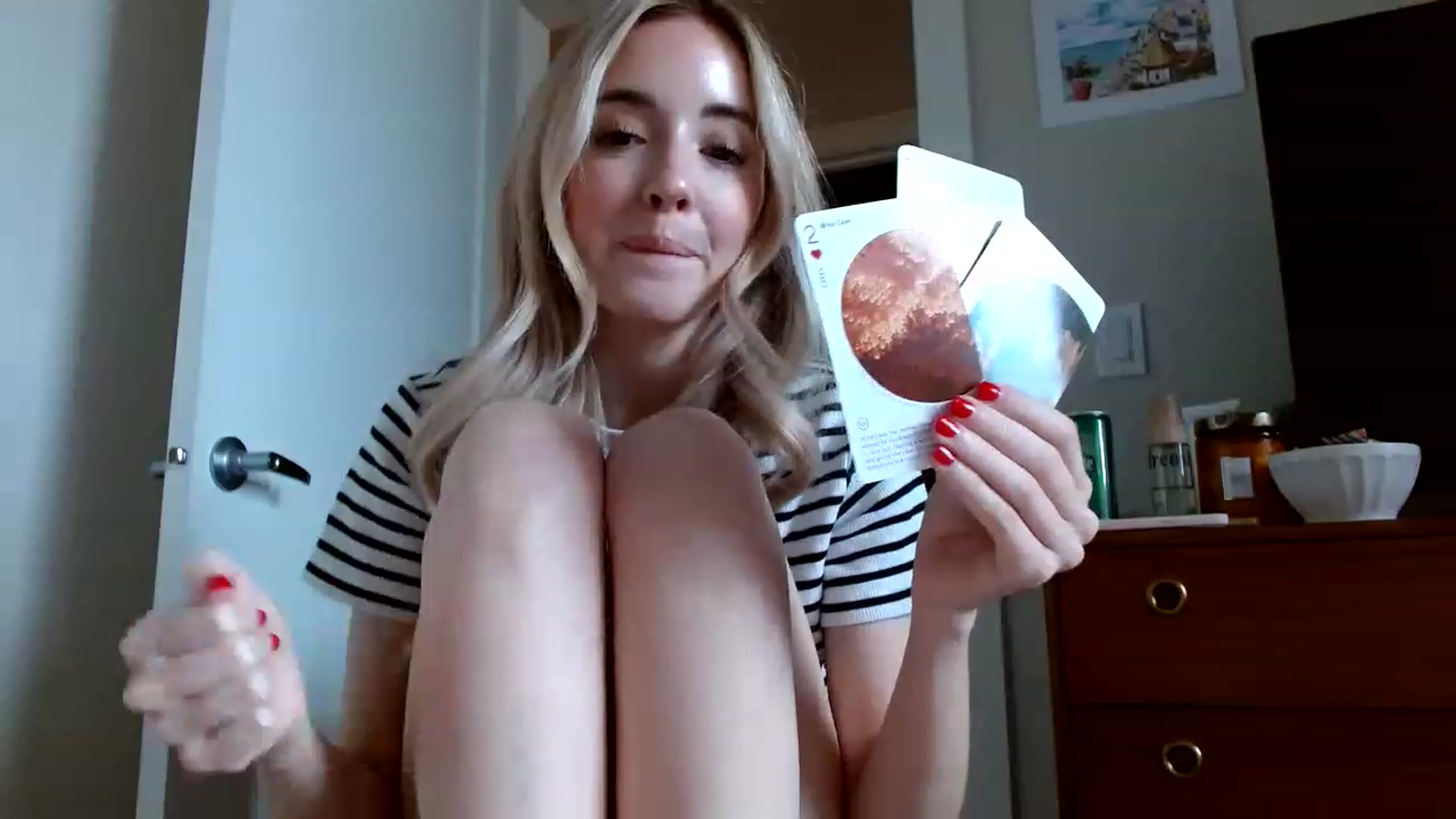 Gallery image thumbnail from Vegansoda's myfreecams stream on, 12/22/2022, 19:22 image 14 of 20