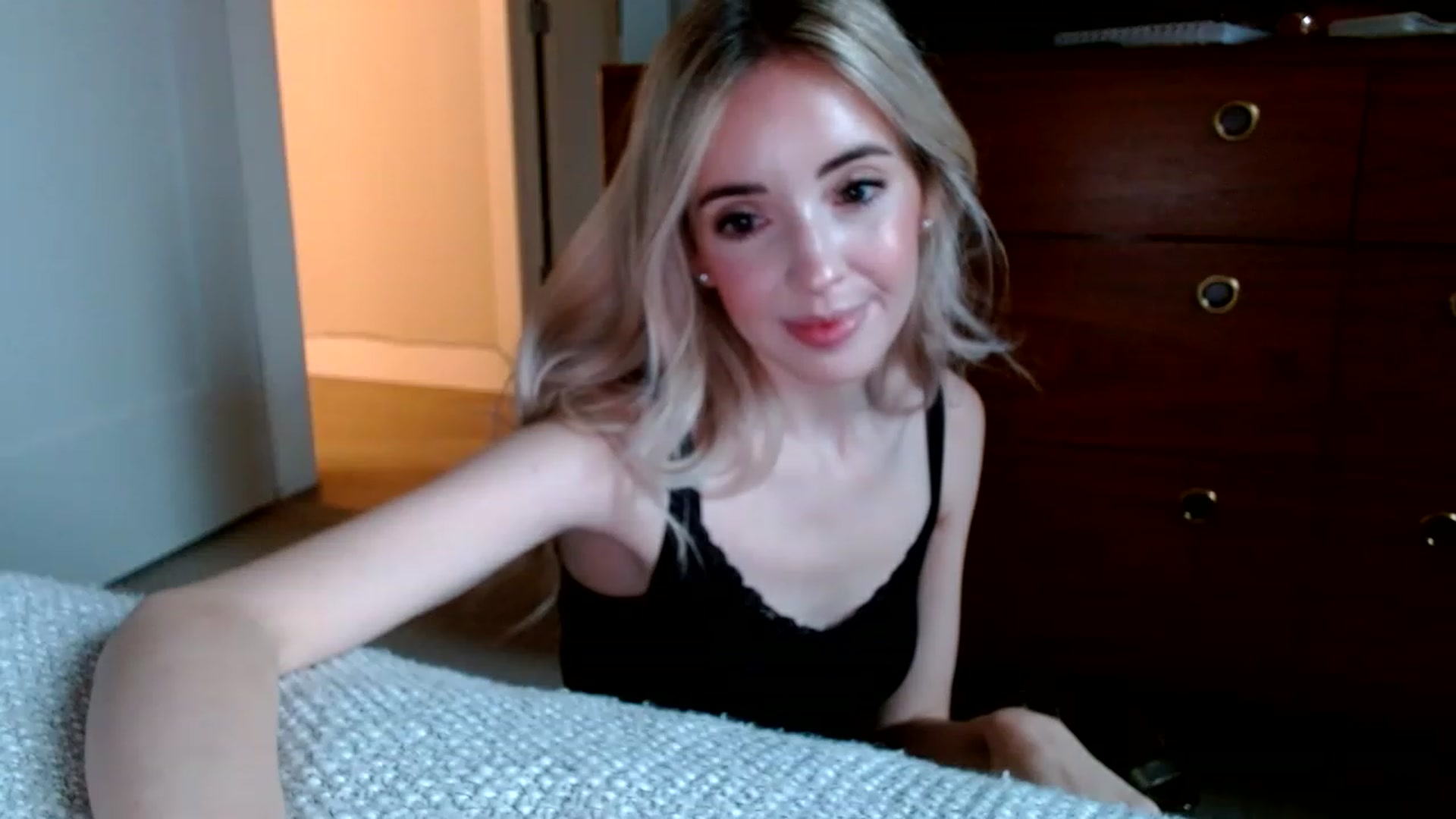 Gallery image thumbnail from Vegansoda's myfreecams stream on, 12/27/2022, 21:27 image 3 of 20