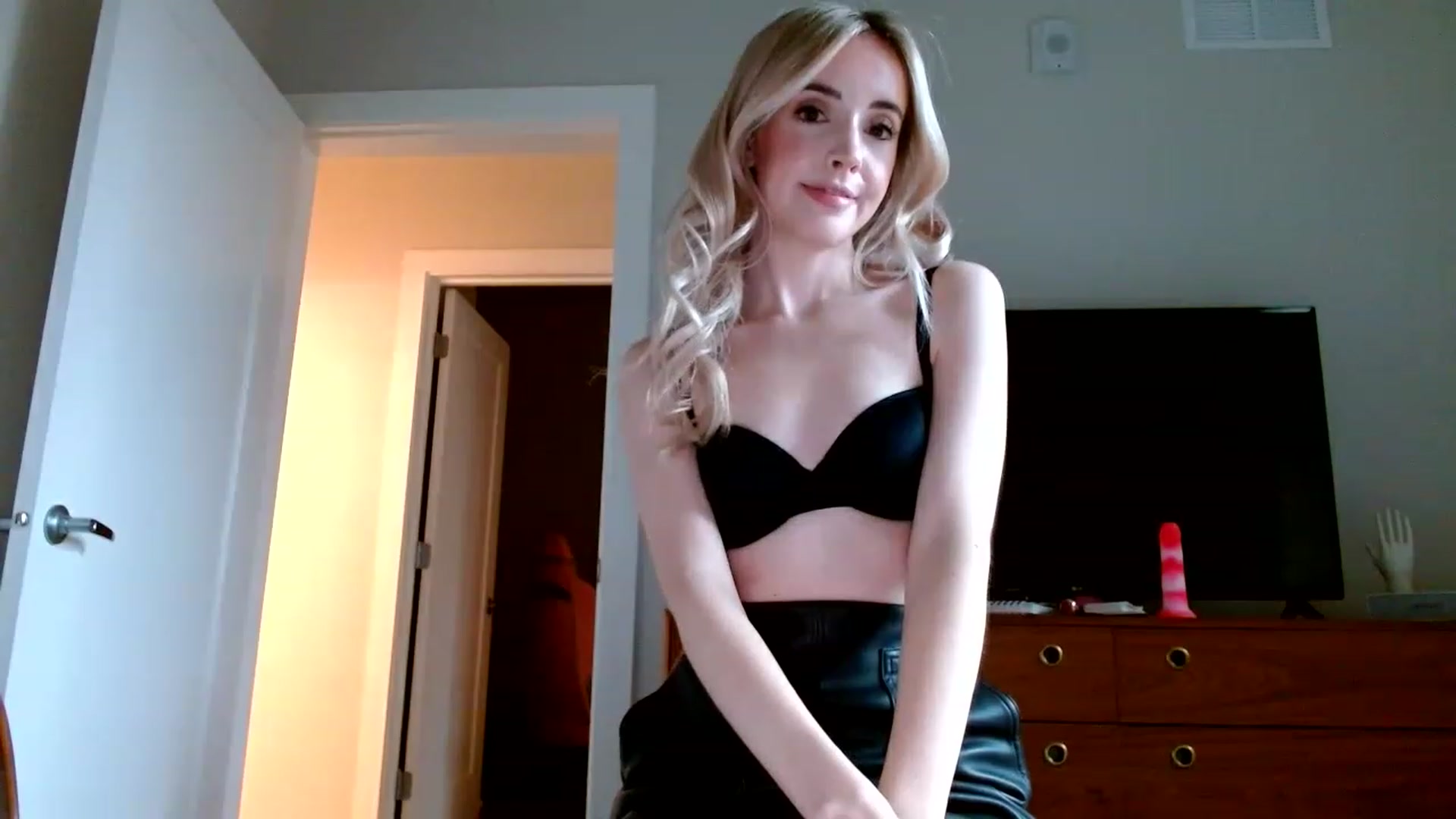Gallery image thumbnail from Vegansoda's myfreecams stream on, 12/27/2022, 21:27 image 10 of 20