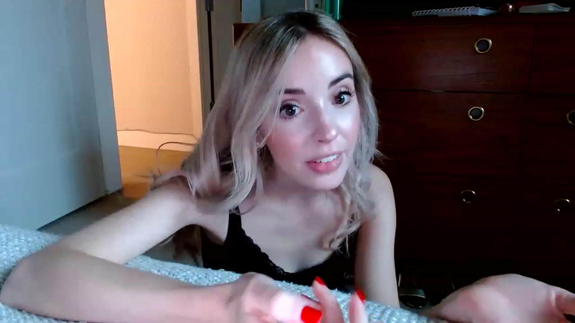 Gallery image thumbnail from Vegansoda's myfreecams stream on, 12/27/2022, 21:27 image 5 of 20