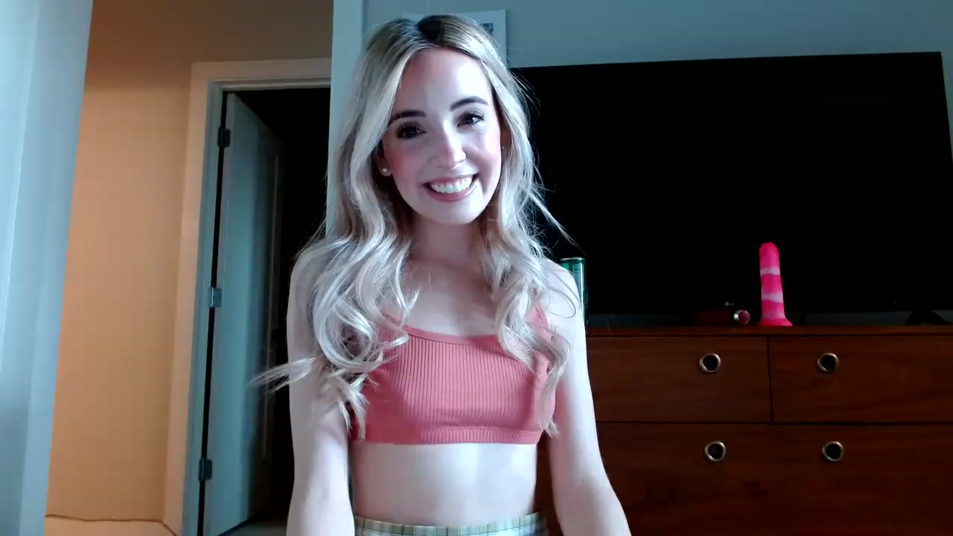 Gallery image thumbnail from Vegansoda's myfreecams stream on, 12/28/2022, 22:08 image 10 of 20