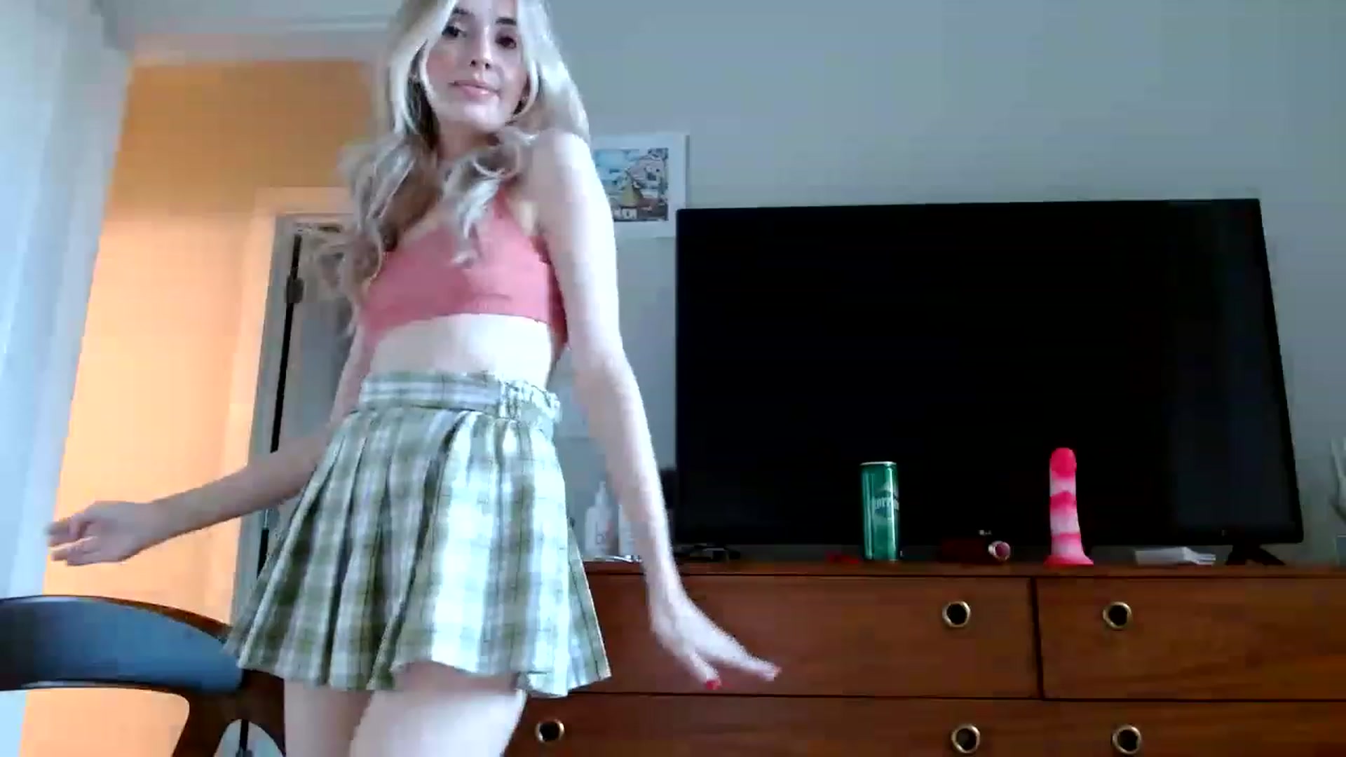 Gallery image thumbnail from Vegansoda's myfreecams stream on, 12/28/2022, 22:46 image 3 of 20