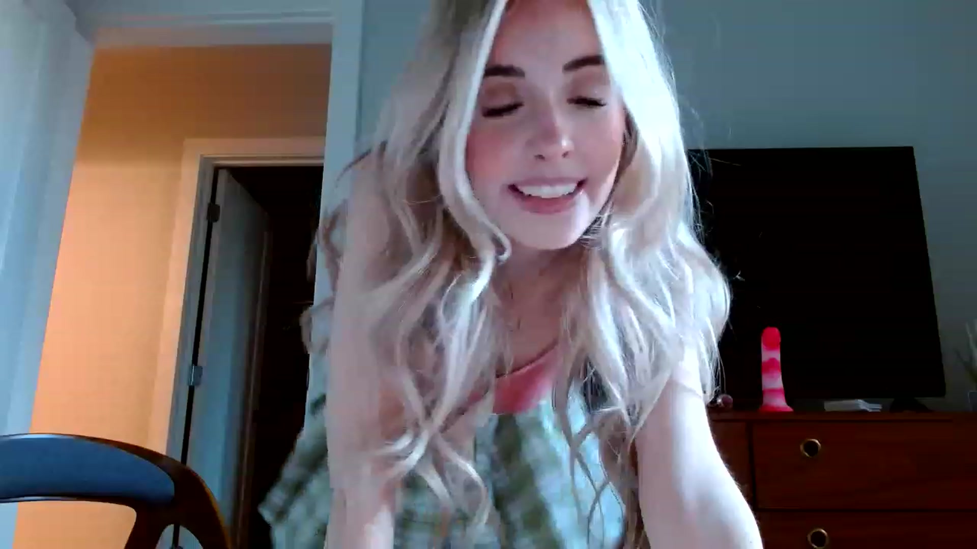 Gallery image thumbnail from Vegansoda's myfreecams stream on, 12/28/2022, 22:46 image 5 of 20