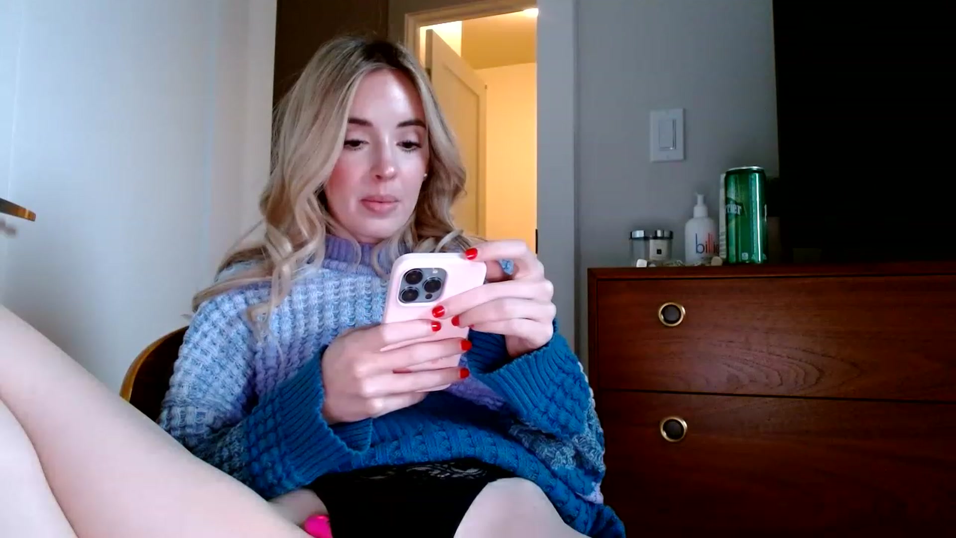 Gallery image thumbnail from Vegansoda's myfreecams stream on, 01/03/2023, 23:47 image 19 of 20